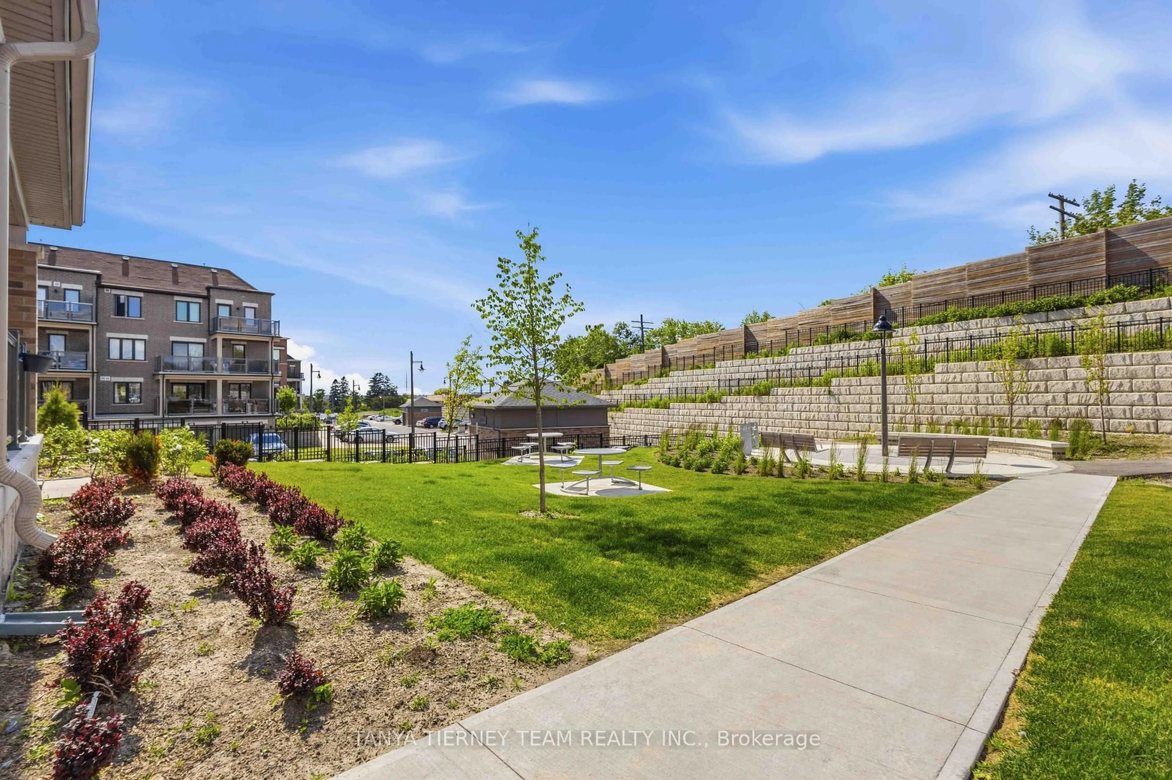 Patio, unknown for 37c Lookout Dr, Clarington Ontario L1C 7G1