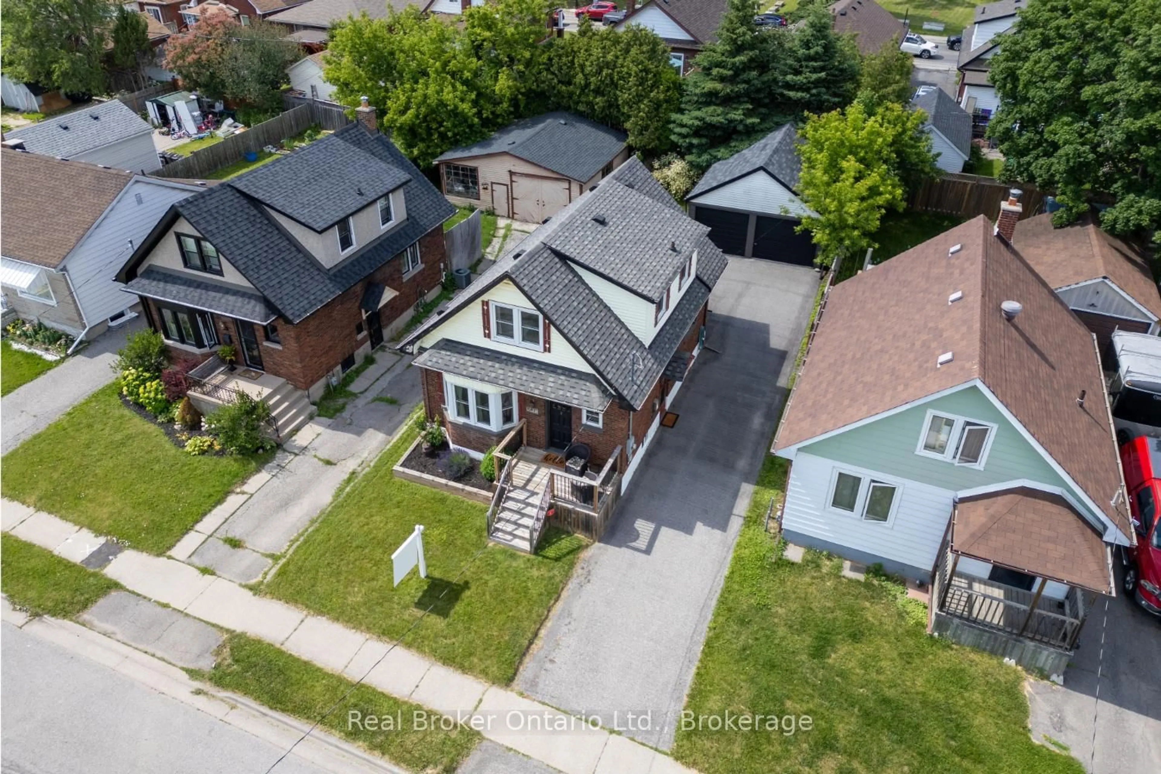 A pic from outside/outdoor area/front of a property/back of a property/a pic from drone, street for 248 Mitchell Ave, Oshawa Ontario L1H 2V6