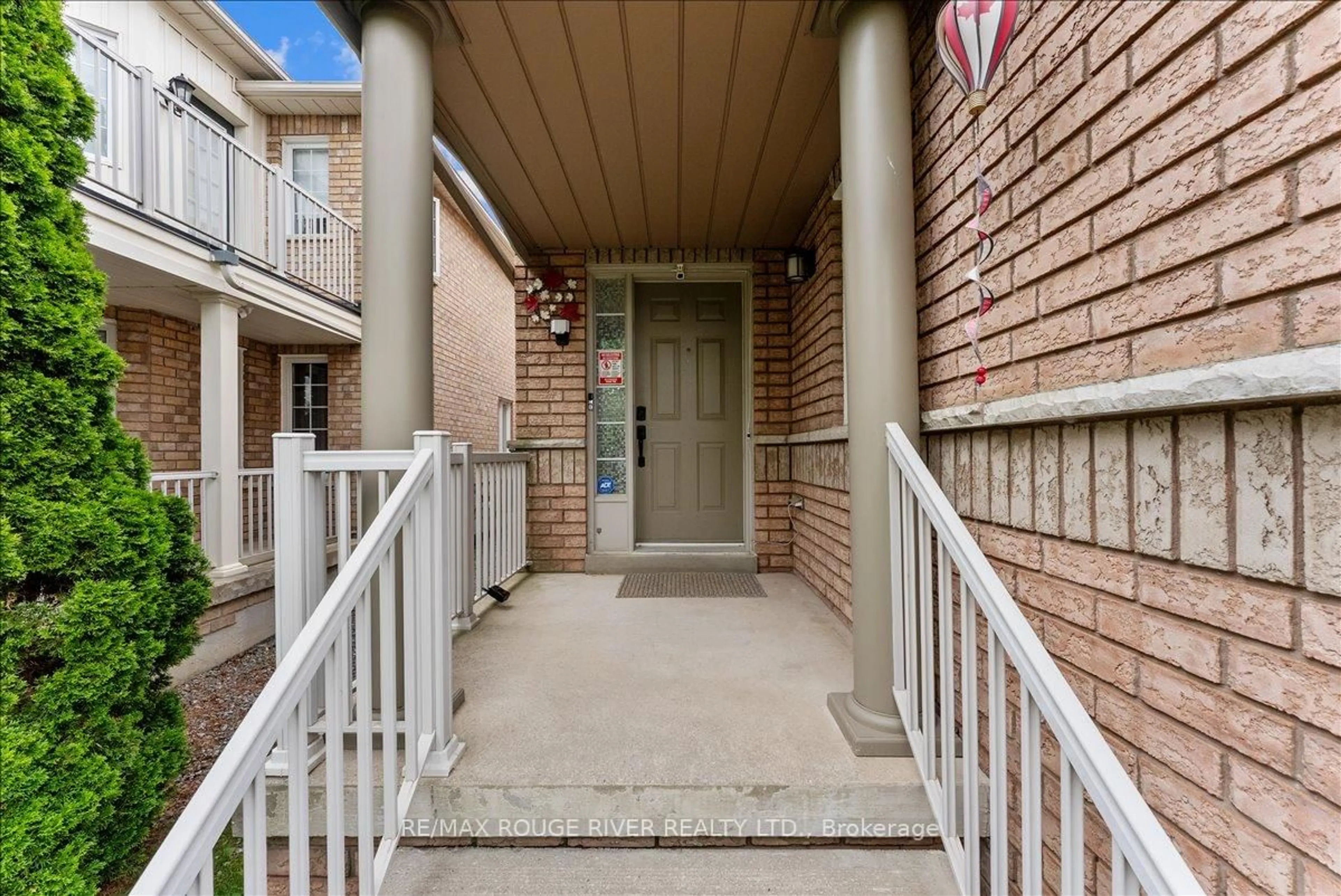 Indoor entryway for 53 Bridgid Dr, Whitby Ontario L1P 1V7