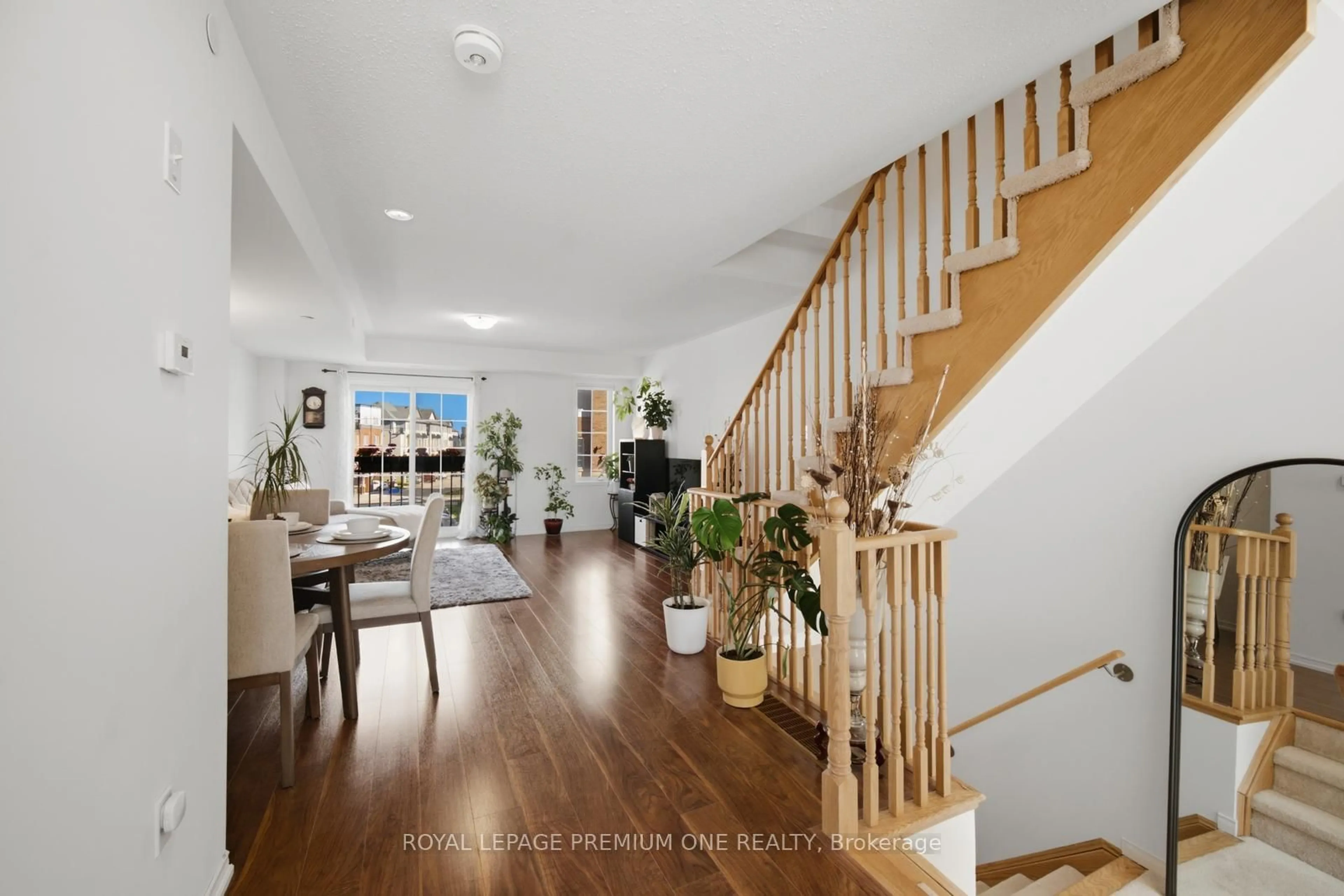 Indoor entryway for 2691 Deputy Minister Path, Oshawa Ontario L1L 0M7