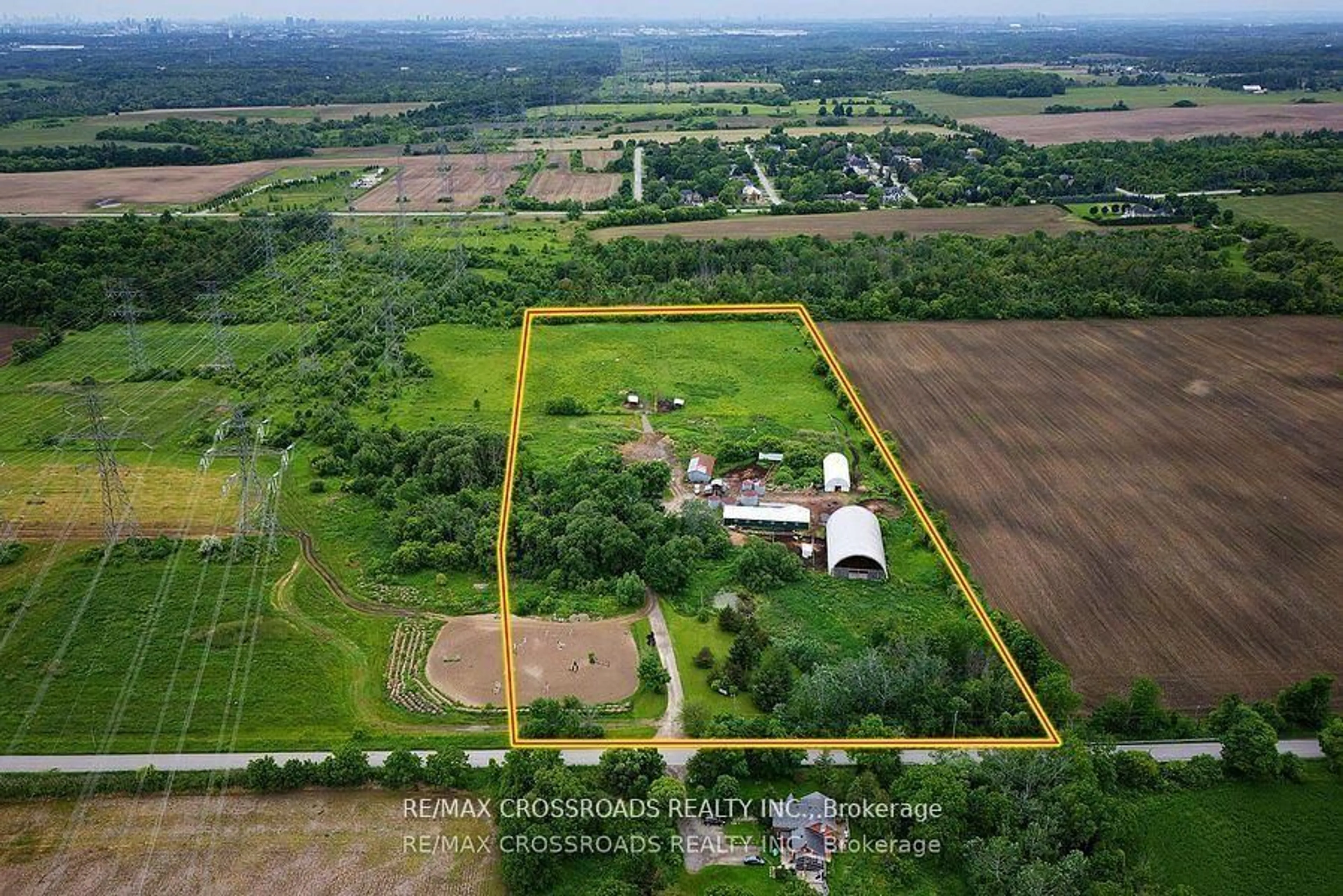 A pic from outside/outdoor area/front of a property/back of a property/a pic from drone, building for 2300 Rosebank Rd, Pickering Ontario L1X 2R5