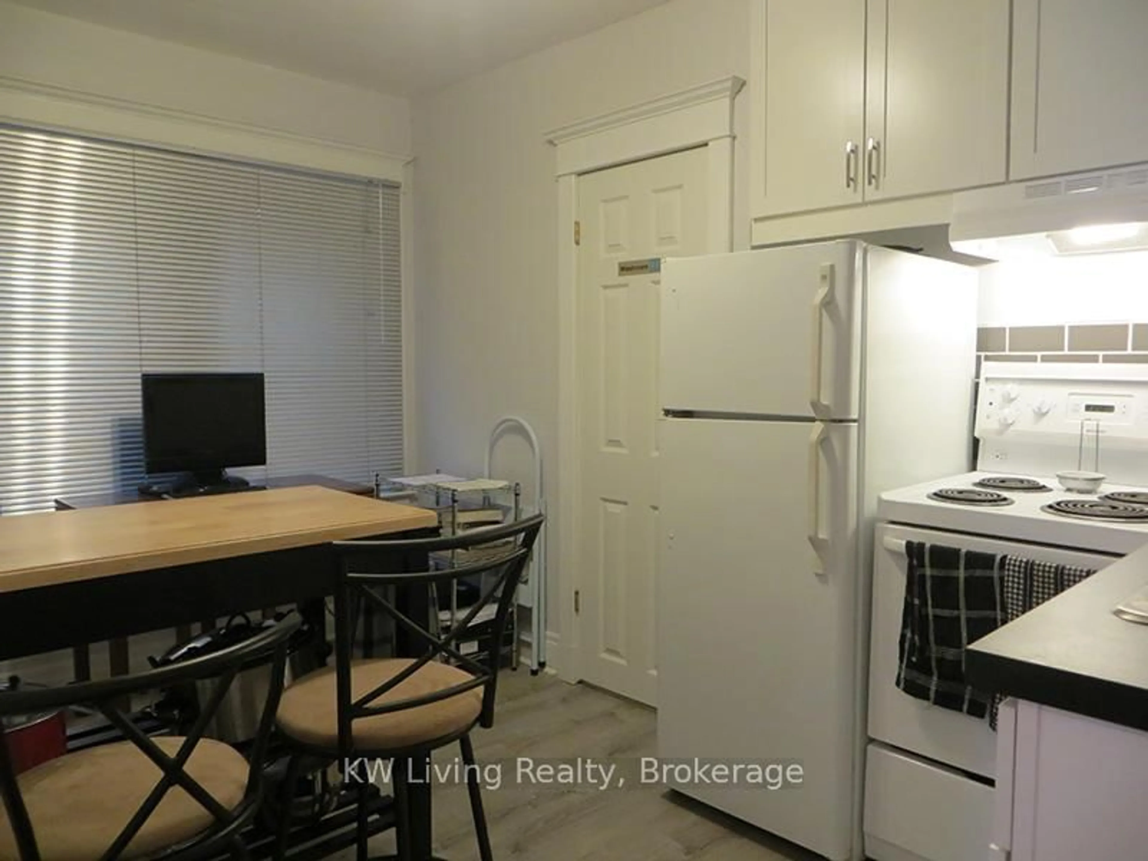 A pic of a room for 928 Broadview Ave, Toronto Ontario M4K 2R1