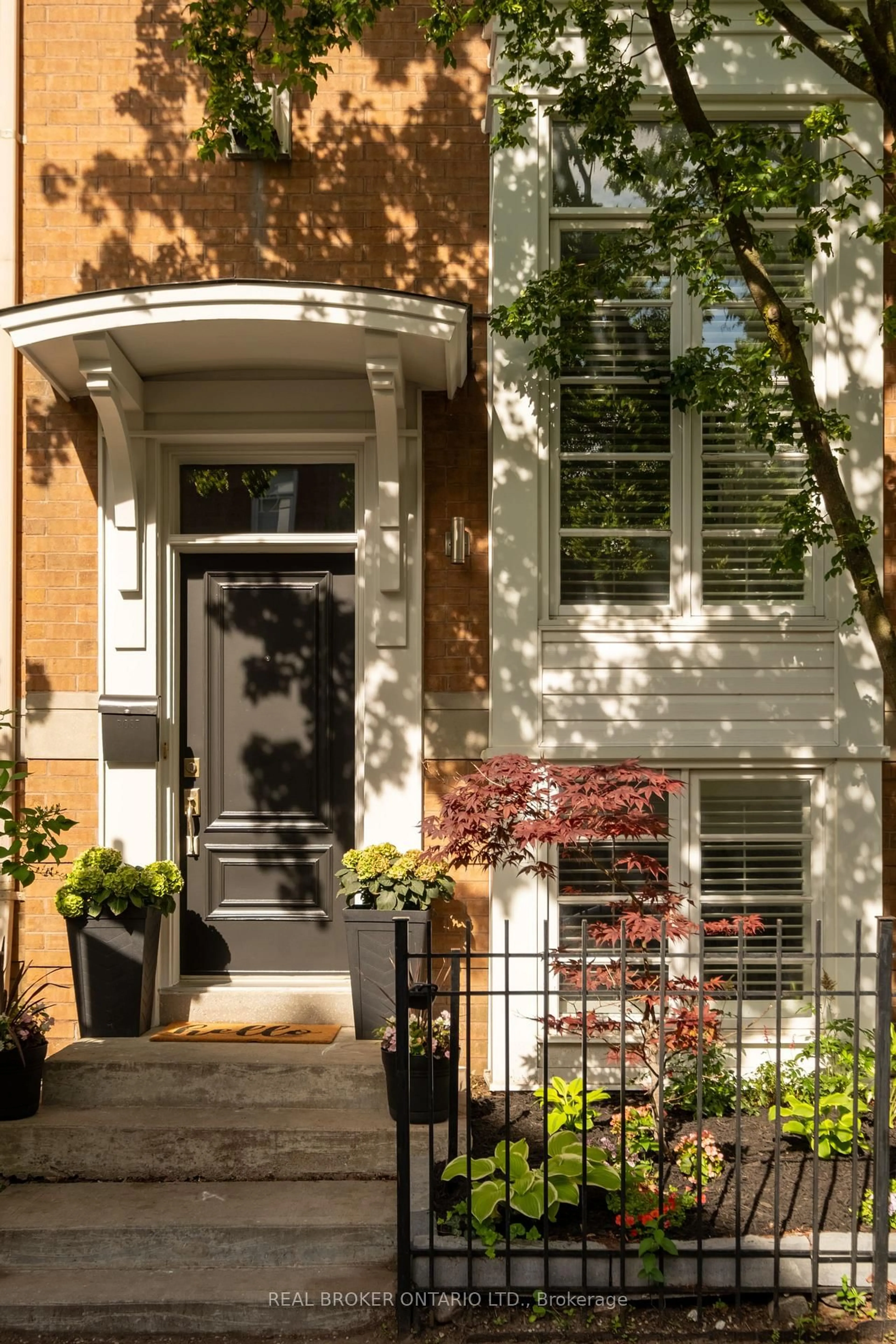 Home with brick exterior material, street for 12 East York Ave, Toronto Ontario M4K 3Z9