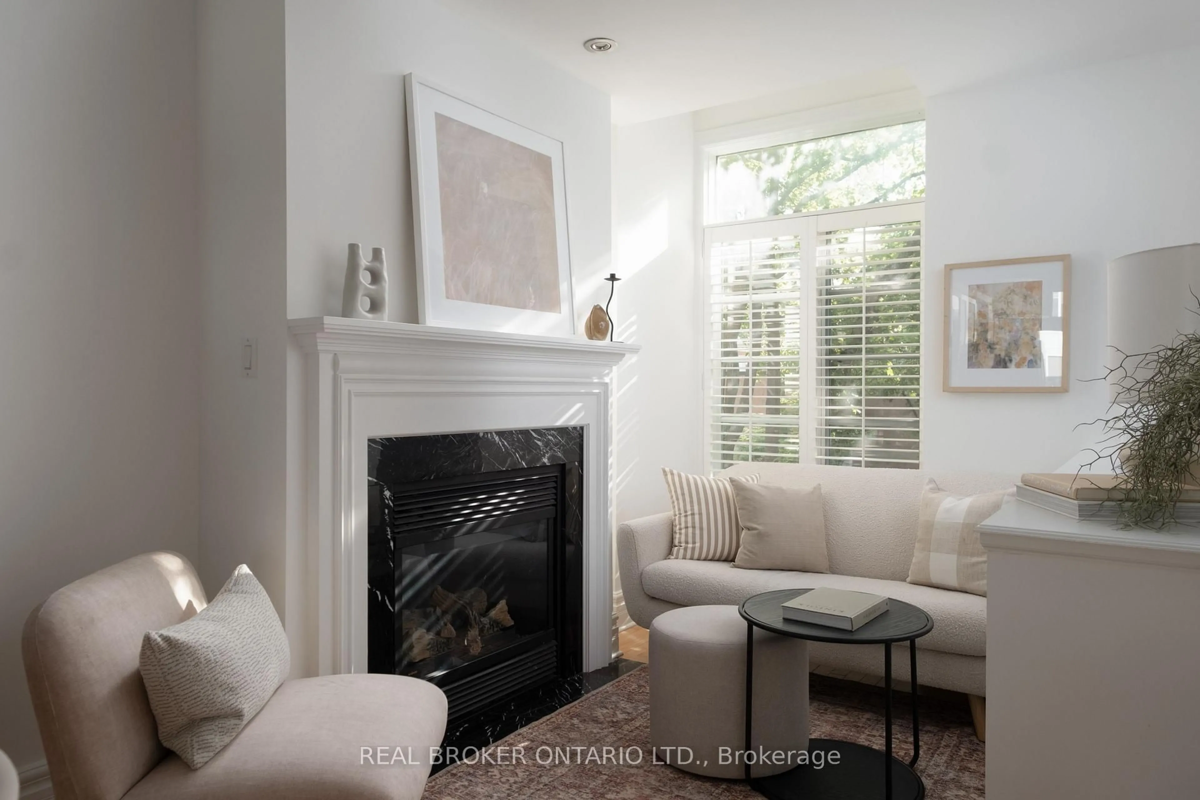 Living room with furniture, unknown for 12 East York Ave, Toronto Ontario M4K 3Z9