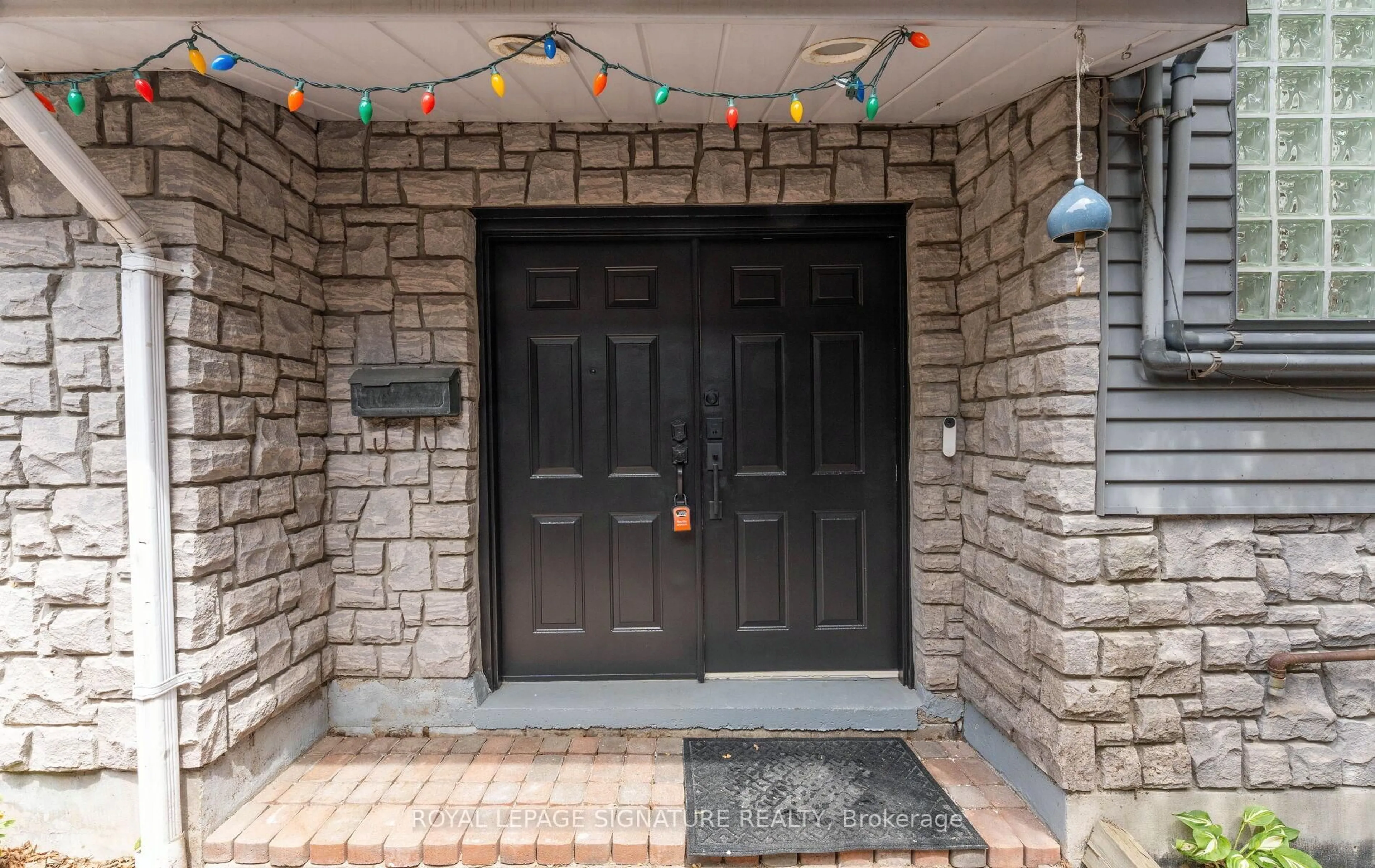 Indoor entryway for 279 Birkdale Rd, Toronto Ontario M1P 3S3