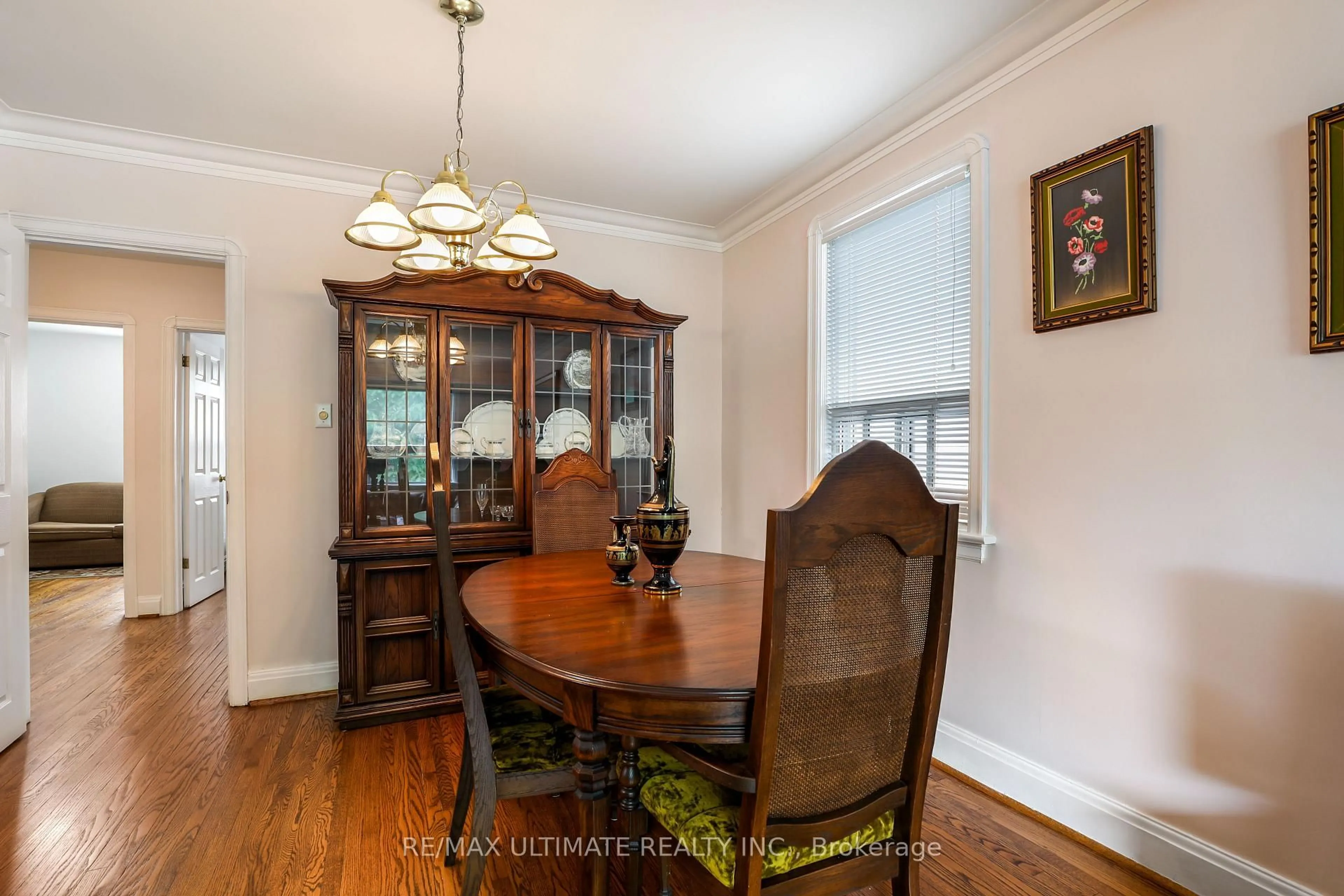 Dining room, wood/laminate floor for 34 Doris Dr, Toronto Ontario M4B 3C8