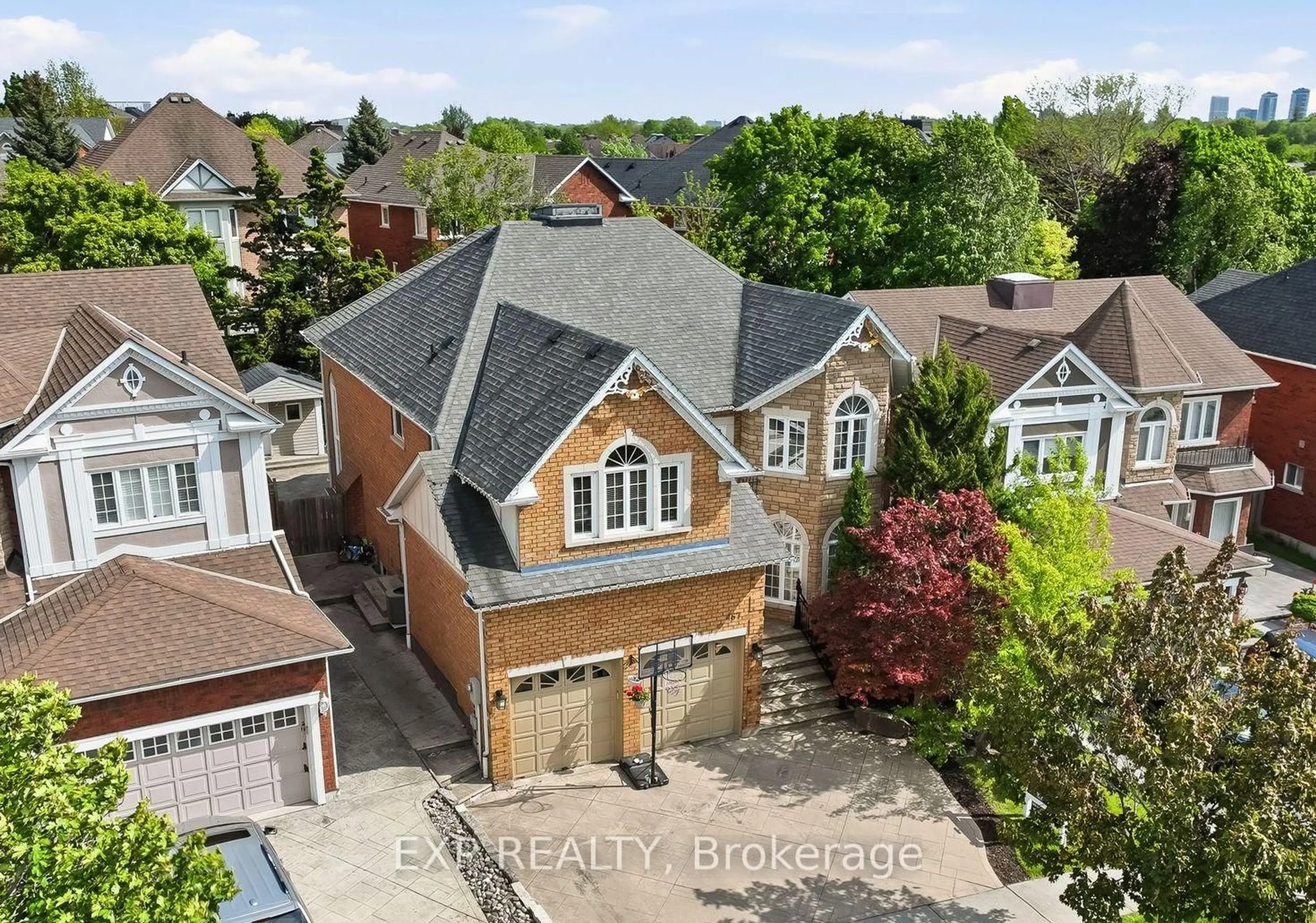 A pic from outside/outdoor area/front of a property/back of a property/a pic from drone, street for 467 Delaney Dr, Ajax Ontario L1T 3Y5