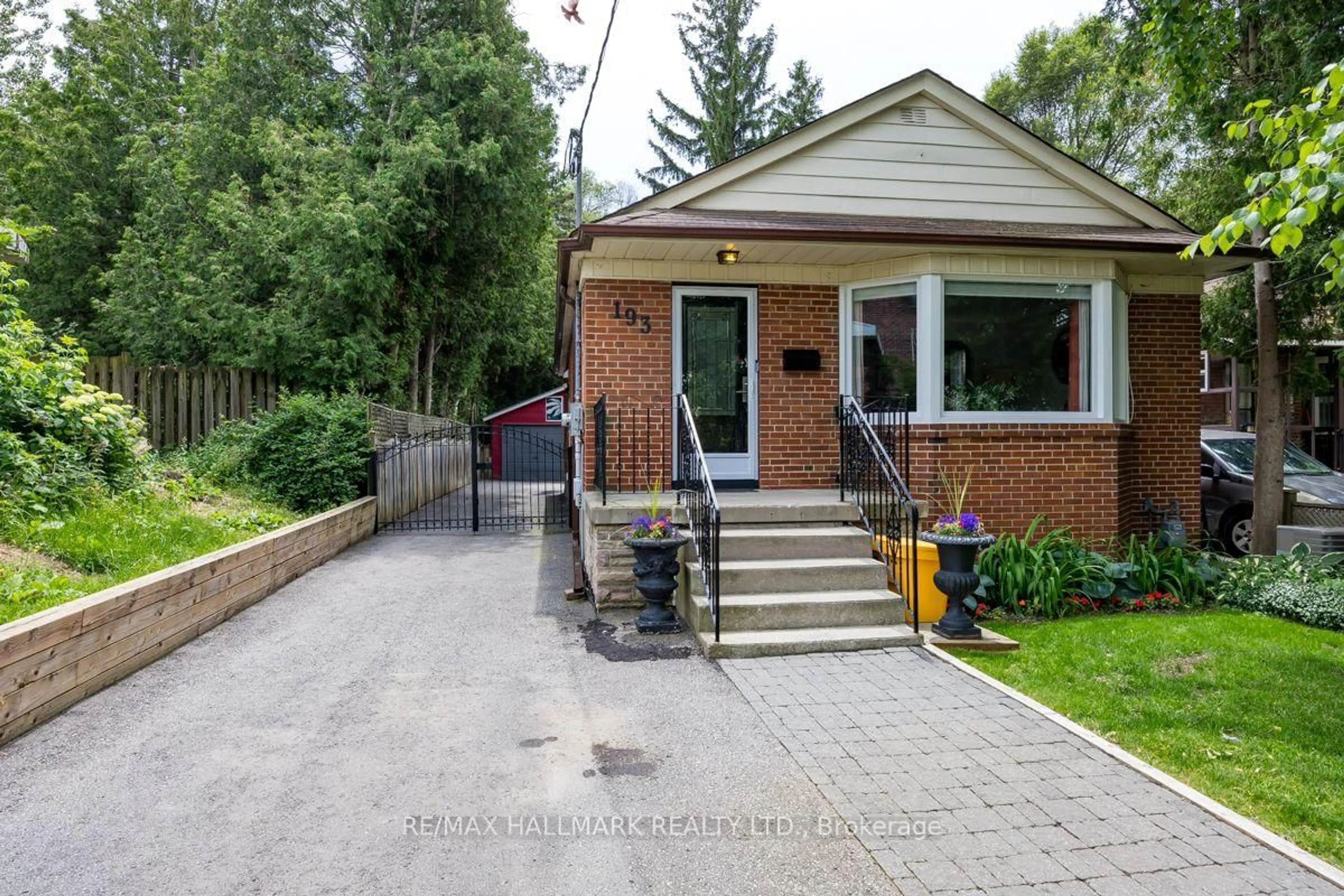 Home with brick exterior material, street for 193 Ferris Rd, Toronto Ontario M4B 1H2