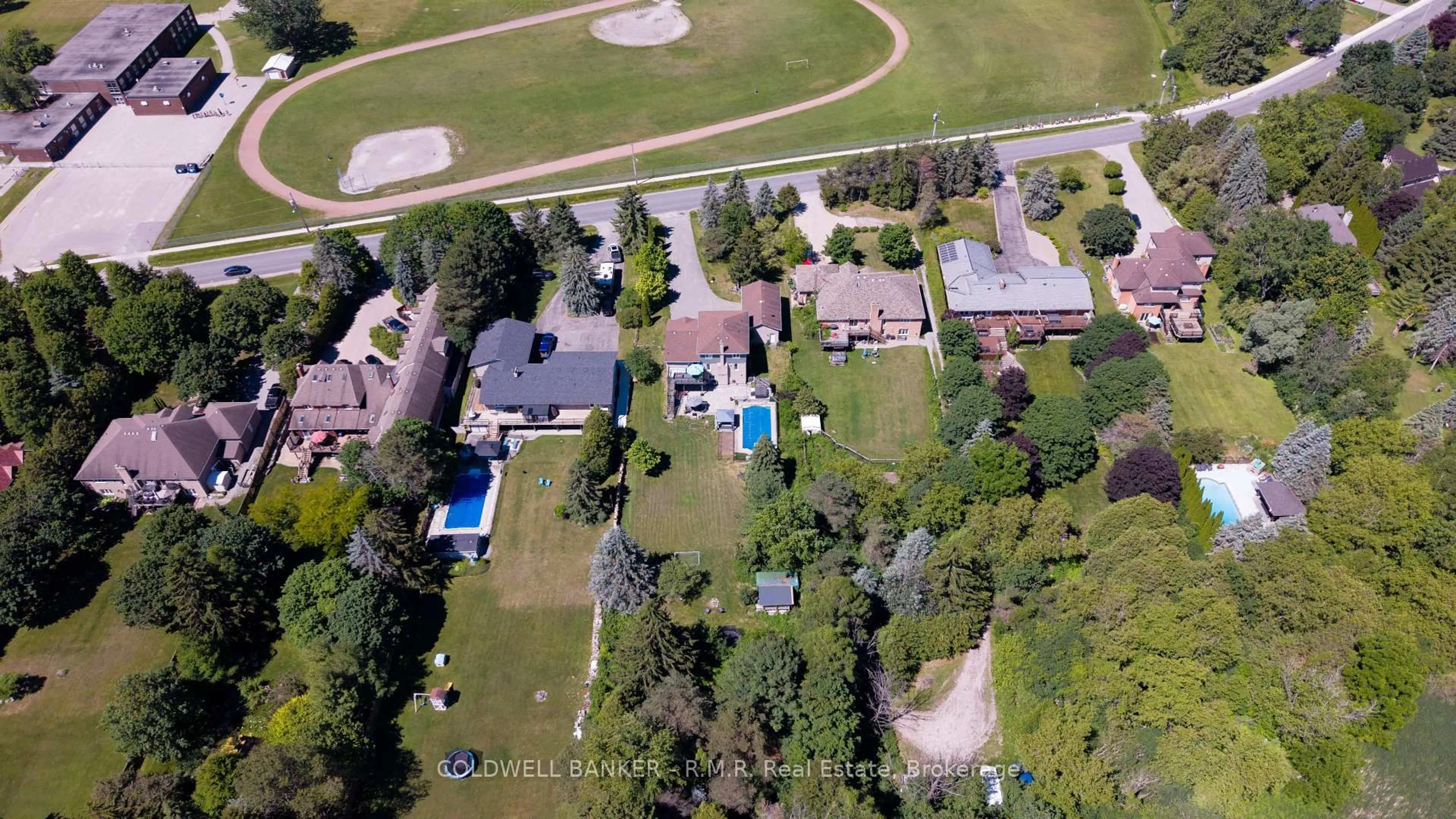 A pic from outside/outdoor area/front of a property/back of a property/a pic from drone, street for 39 King Lane, Clarington Ontario L0B 1J0