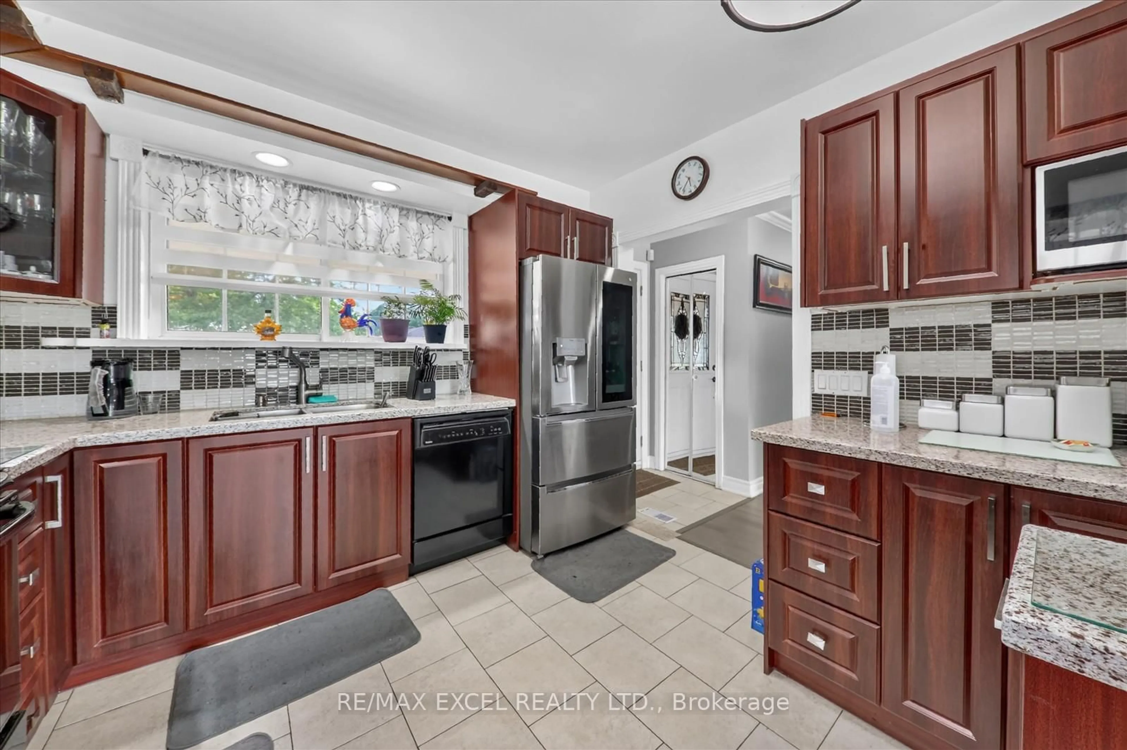 Open concept kitchen, ceramic/tile floor for 62 Sundance Cres, Toronto Ontario M1G 2M2