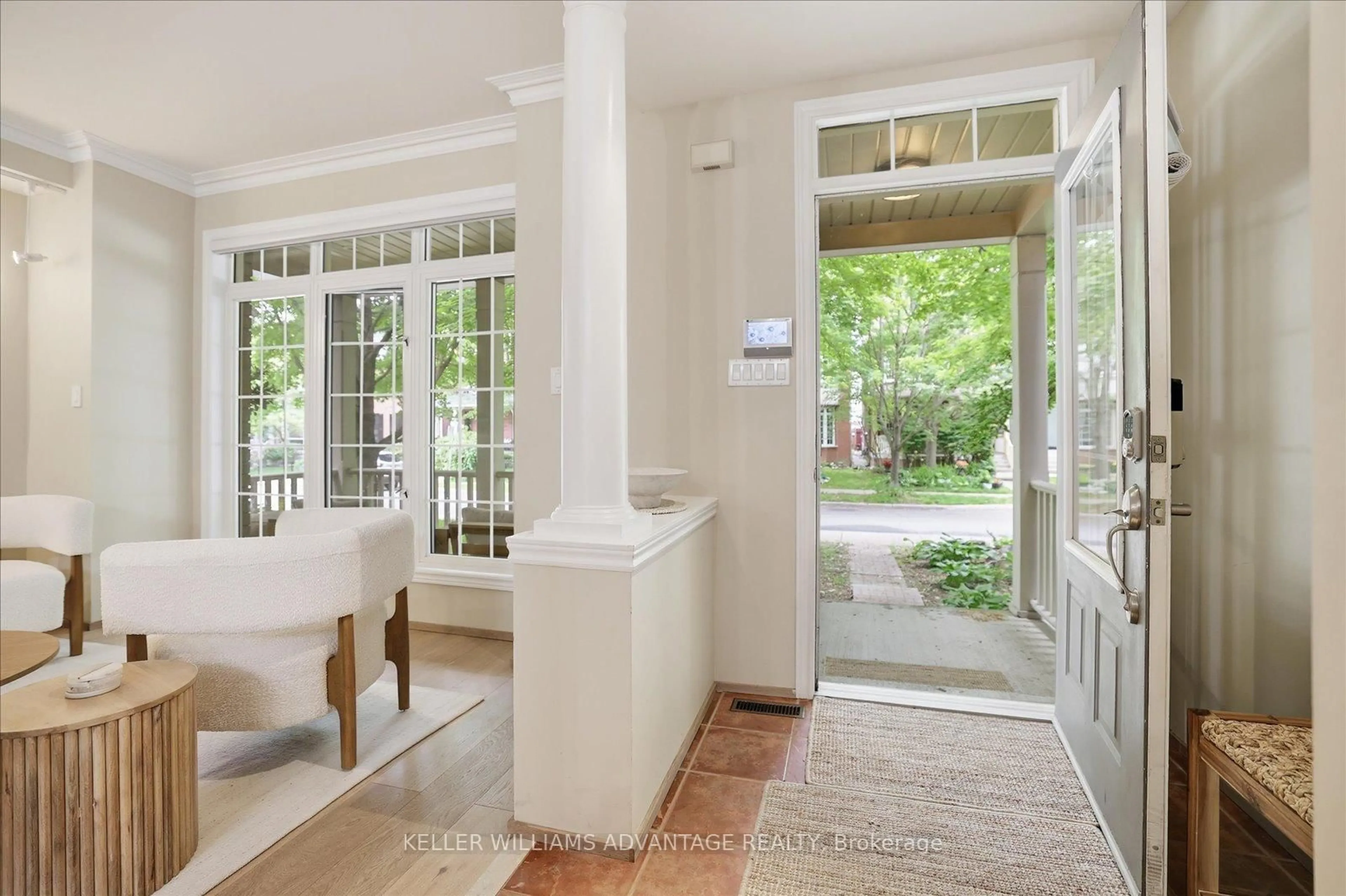 Indoor entryway for 46 Sarah Ashbridge Ave, Toronto Ontario M4L 3Y9