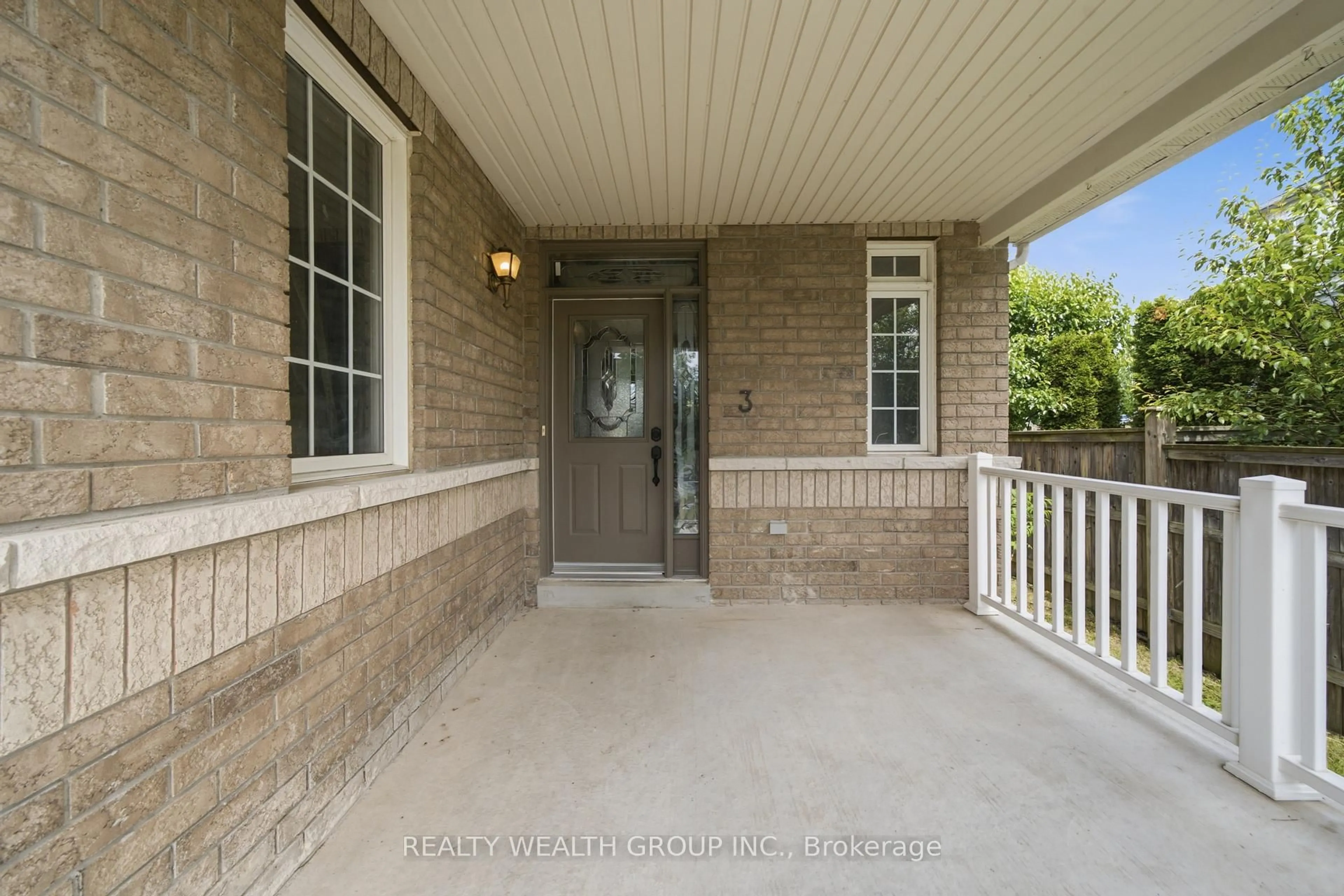 Indoor entryway for 3 Queensplate Dr, Scugog Ontario L9L 2E4