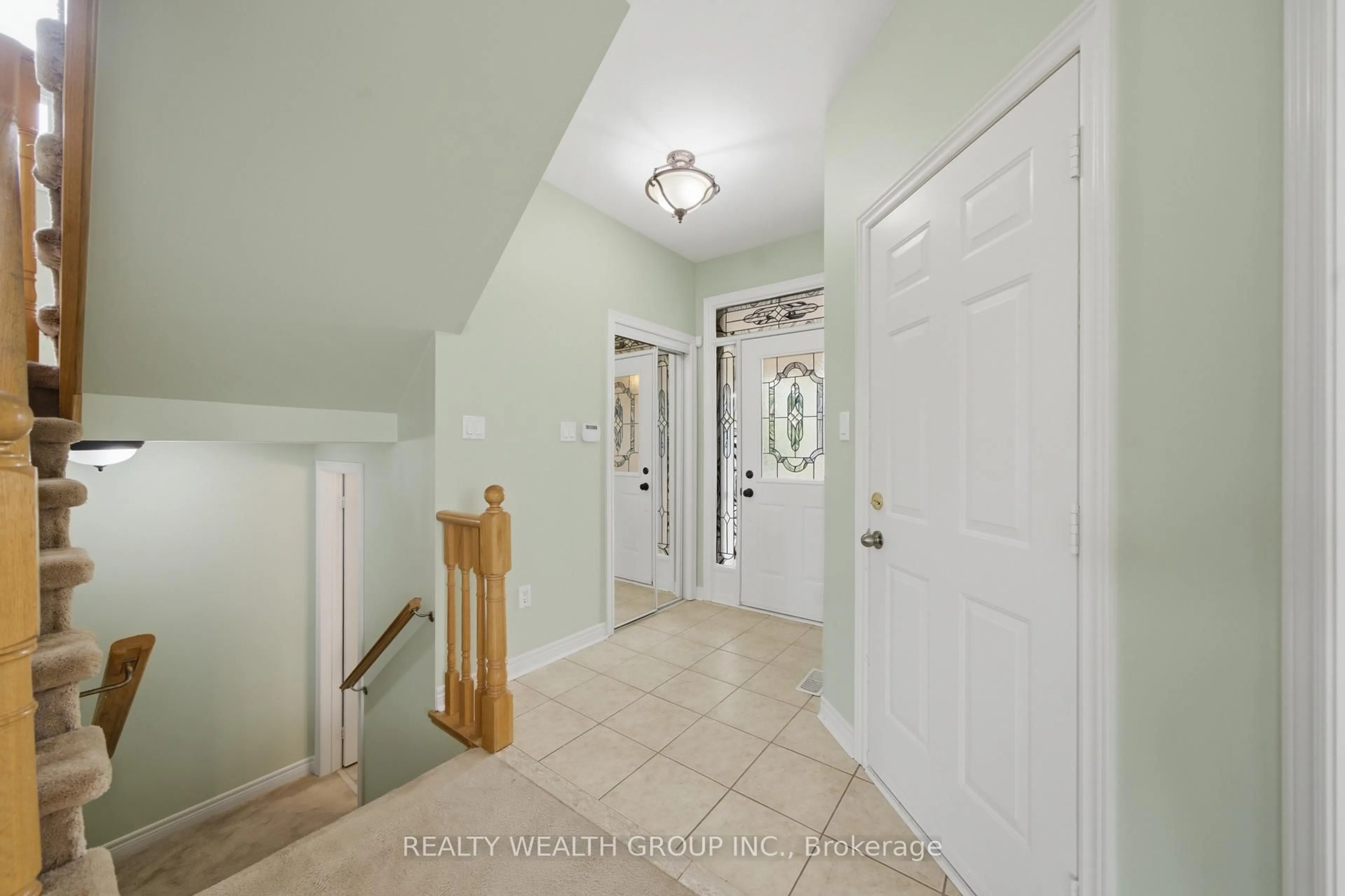 Indoor entryway for 3 Queensplate Dr, Scugog Ontario L9L 2E4