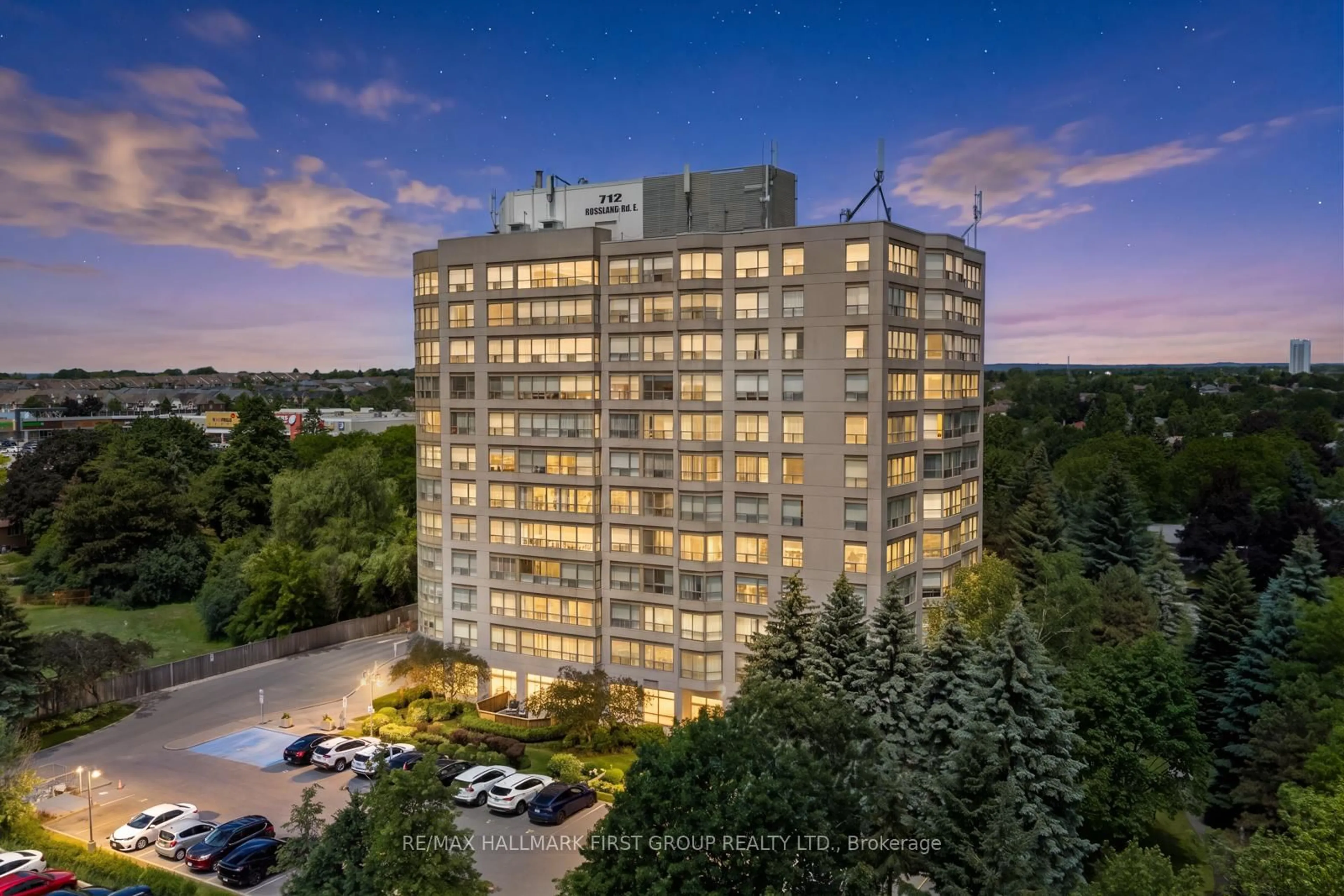A pic from outside/outdoor area/front of a property/back of a property/a pic from drone, building for 712 Rossland Rd #1002, Whitby Ontario L1N 9E8