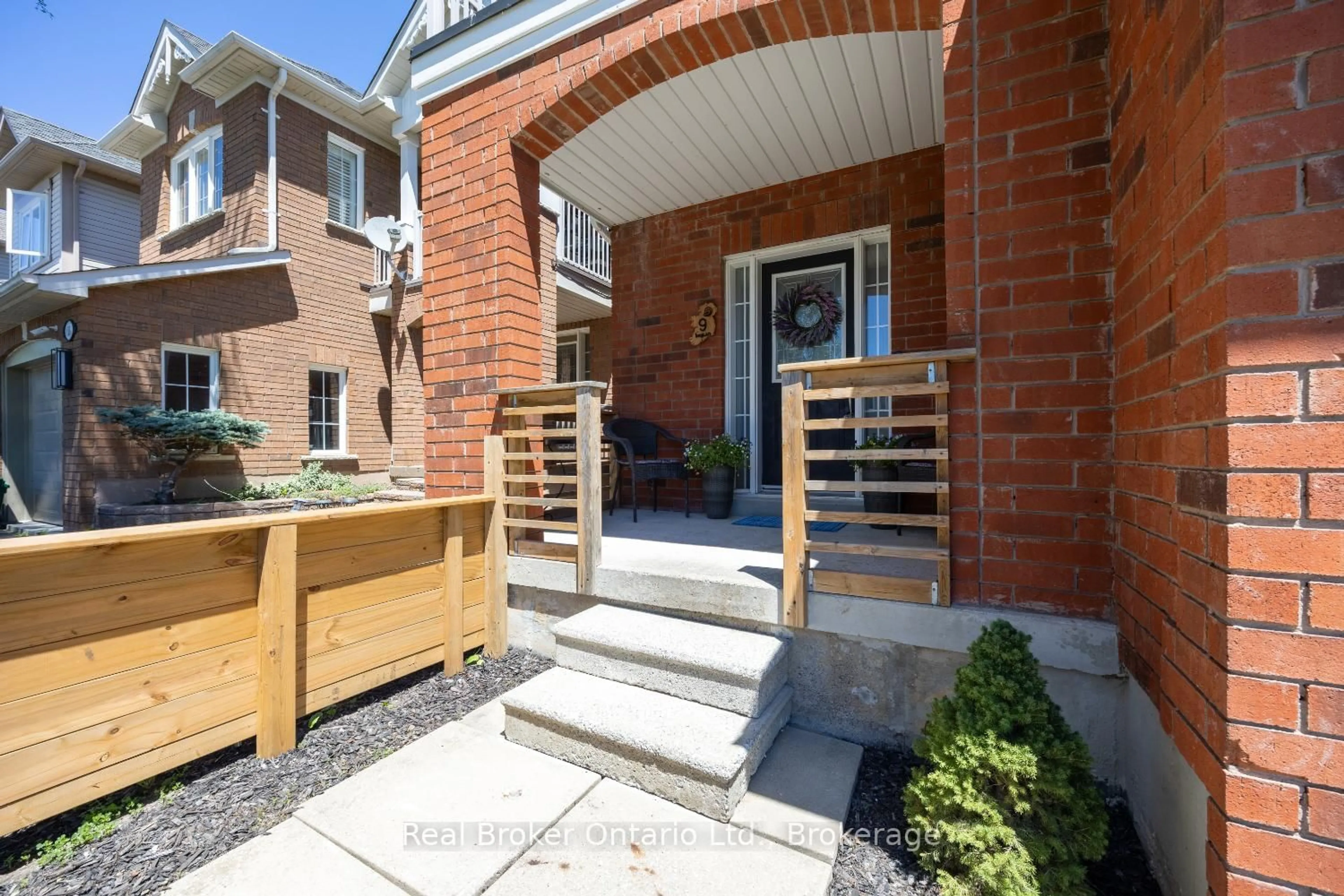 Unknown for 9 Candlebrook Dr, Whitby Ontario L1R 2V4