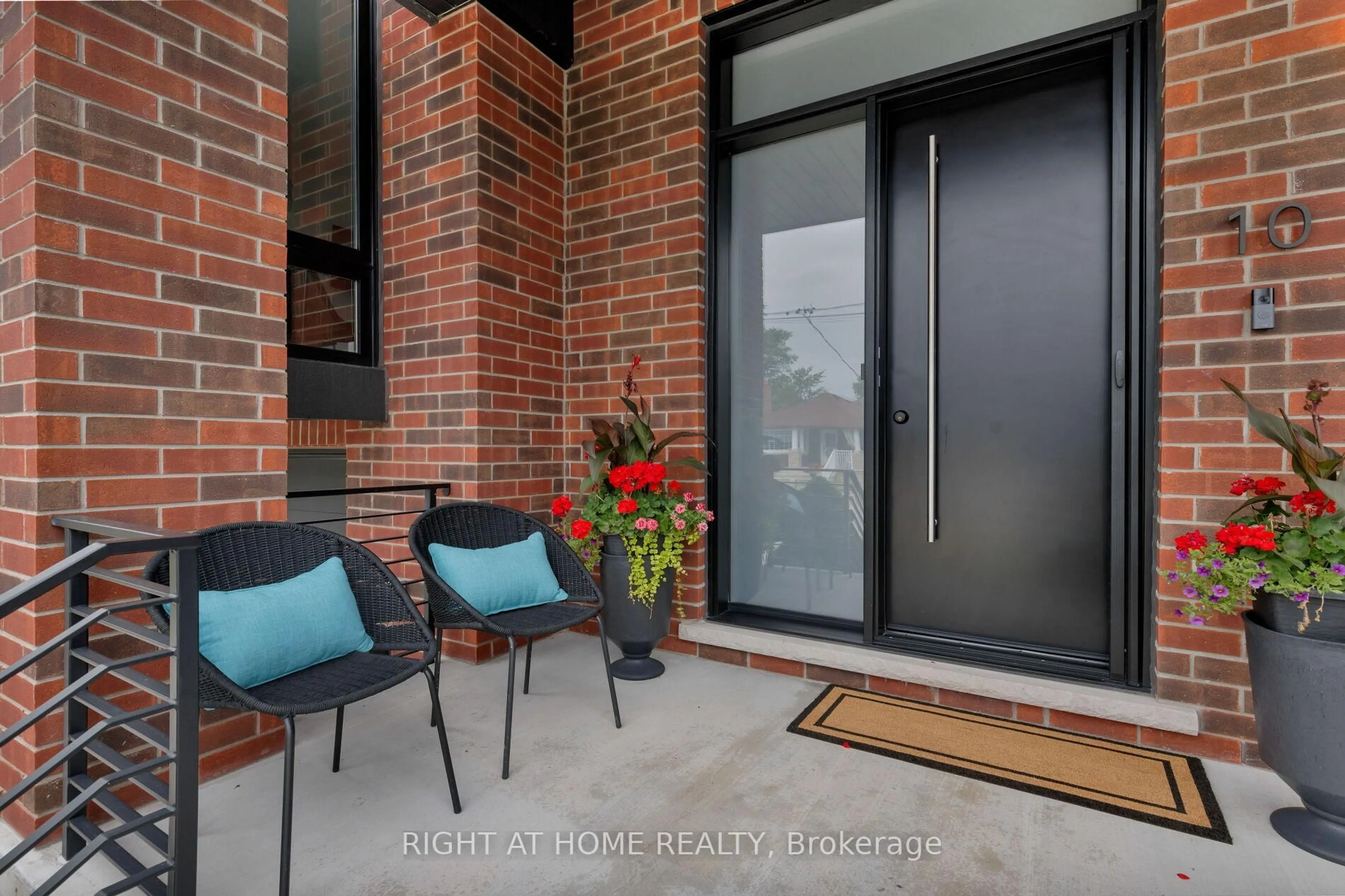 Indoor entryway for 10 Milton Rd, Toronto Ontario M4J 4V2