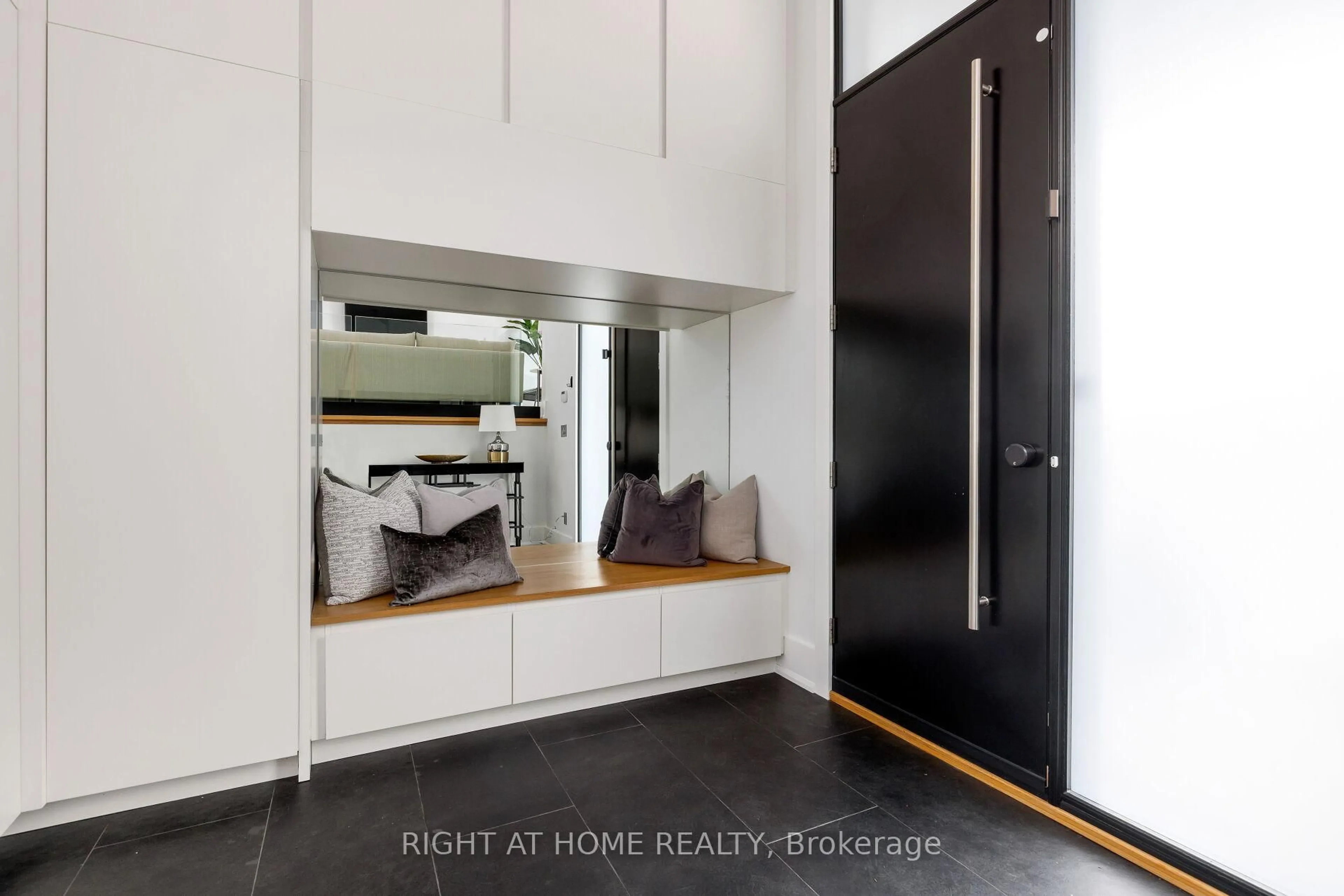 Indoor entryway for 10 Milton Rd, Toronto Ontario M4J 4V2