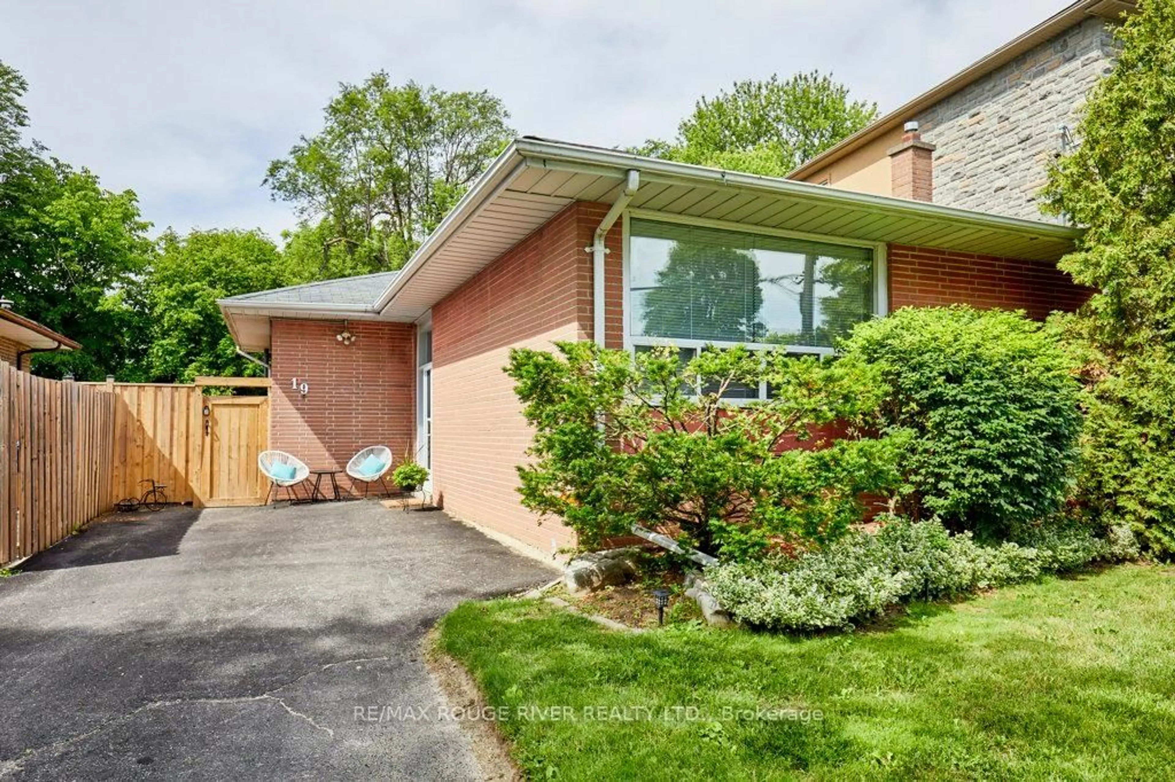 Home with brick exterior material, street for 19 Thornbeck Dr, Toronto Ontario M1G 2J7