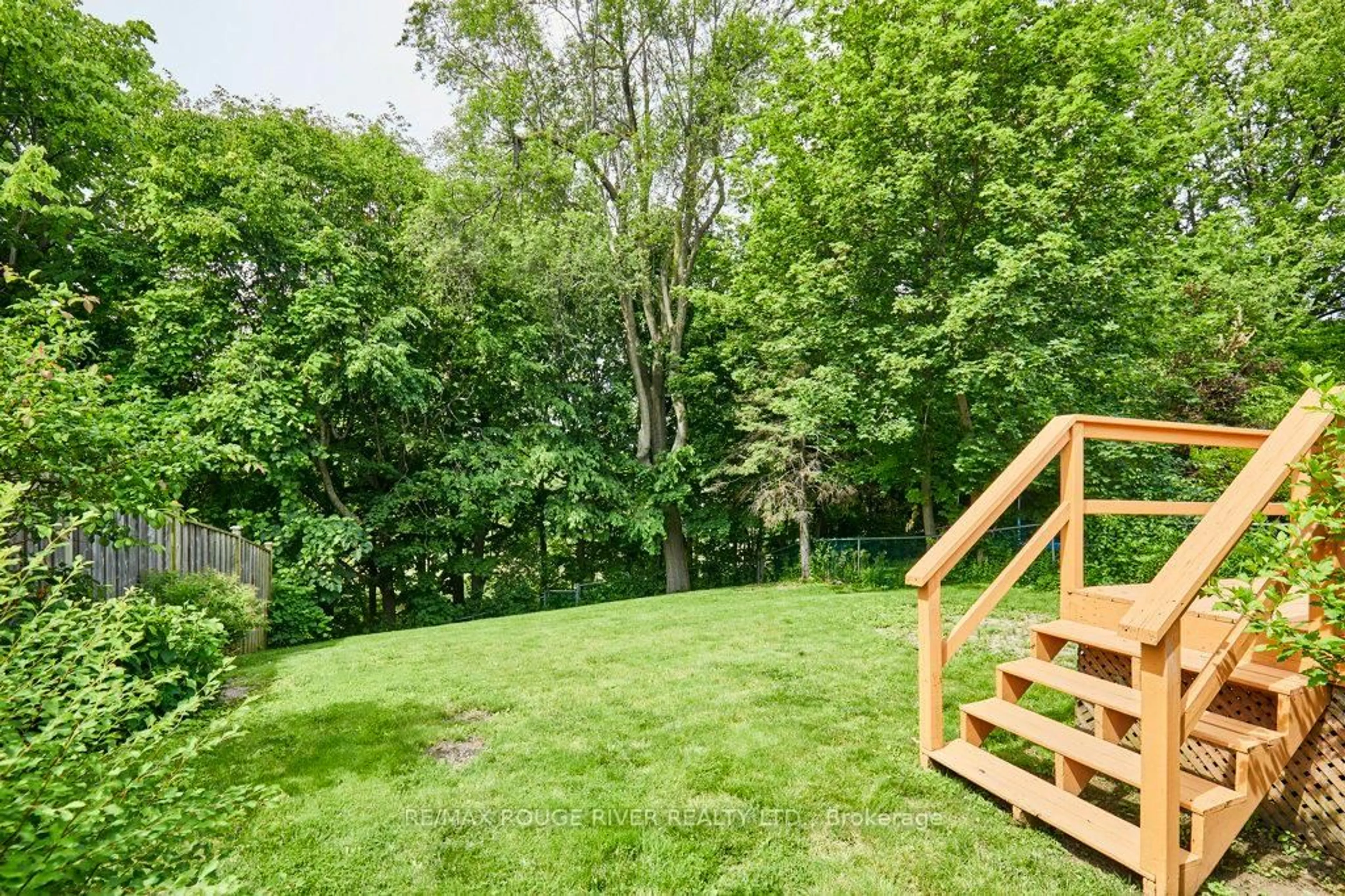 Patio, forest/trees view for 19 Thornbeck Dr, Toronto Ontario M1G 2J7