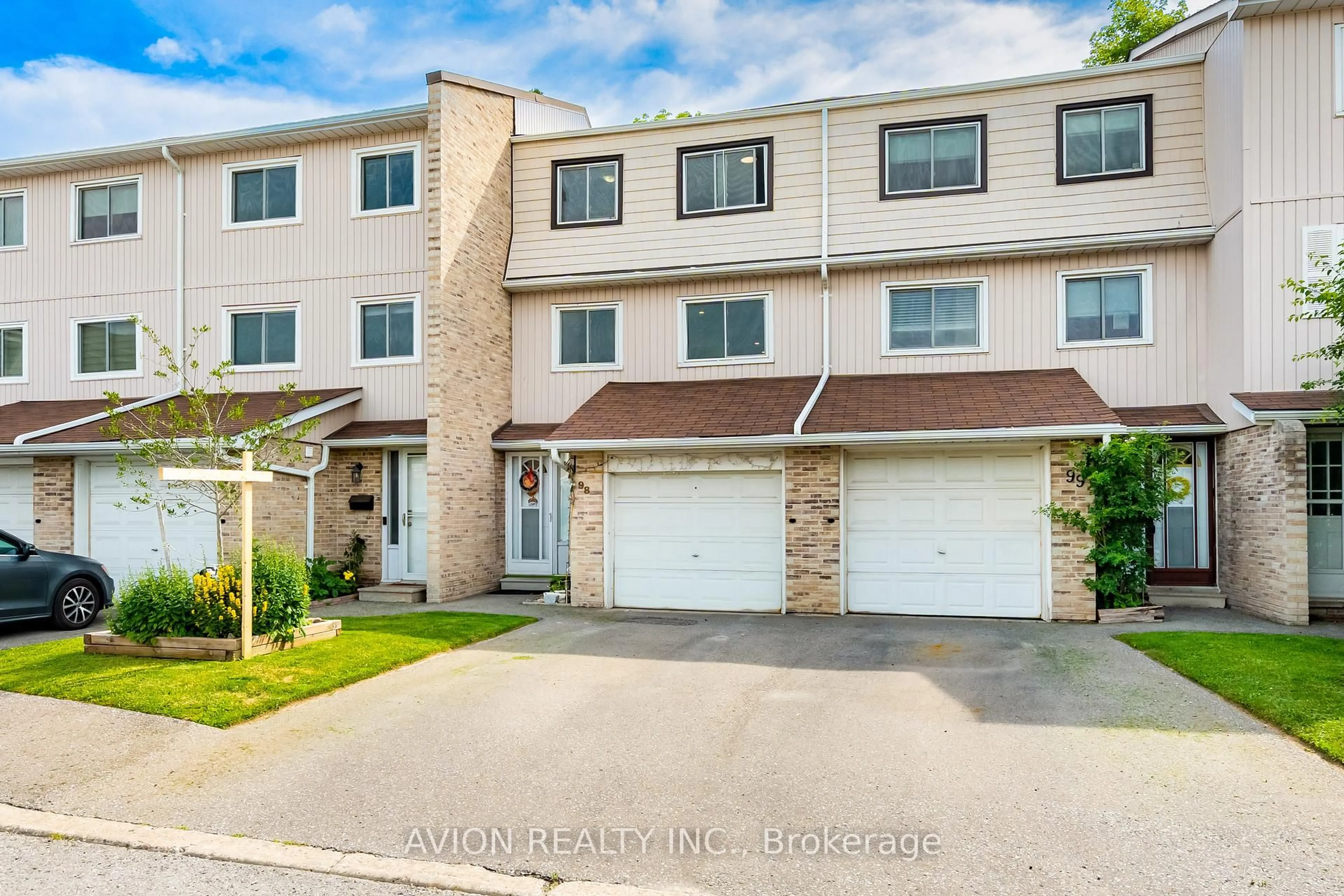 A pic from outside/outdoor area/front of a property/back of a property/a pic from drone, street for 1975 Rosefield Rd #98, Pickering Ontario L1V 3E3