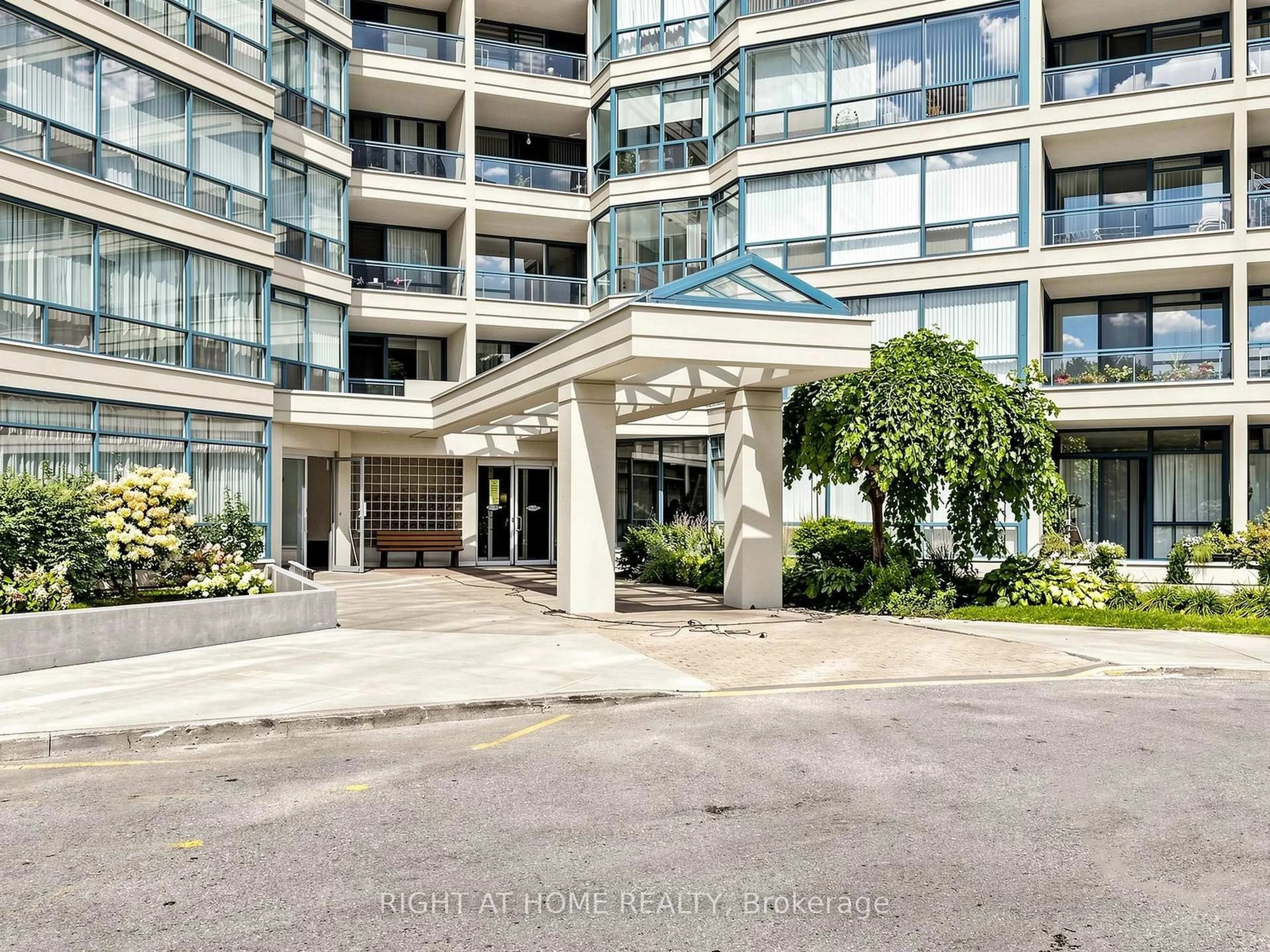 Indoor foyer for 4725 Sheppard Ave #Ph6, Toronto Ontario M1S 5B2