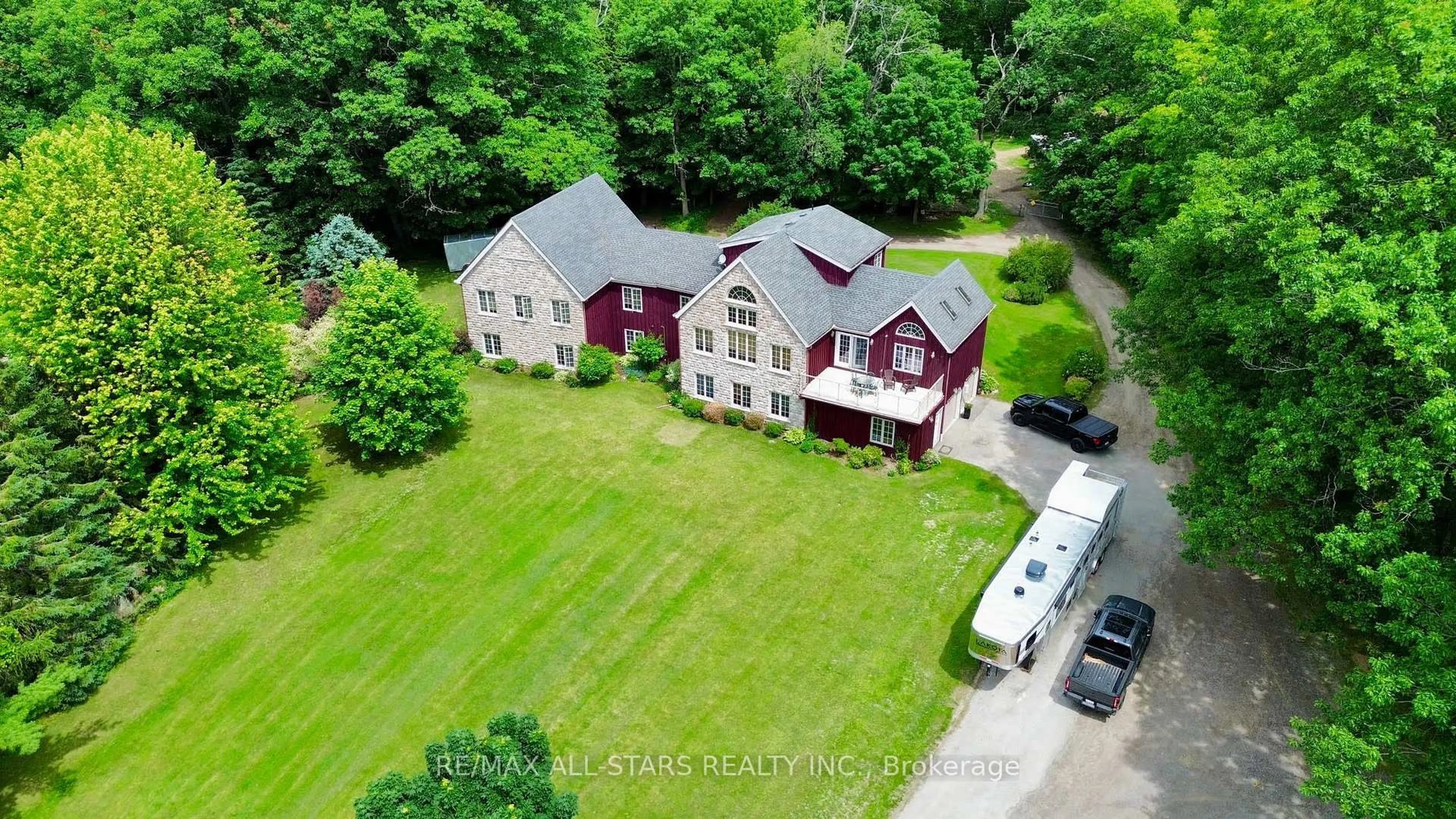 A pic from outside/outdoor area/front of a property/back of a property/a pic from drone, unknown for 100 Snow Ridge Crt, Oshawa Ontario L1H 0S5