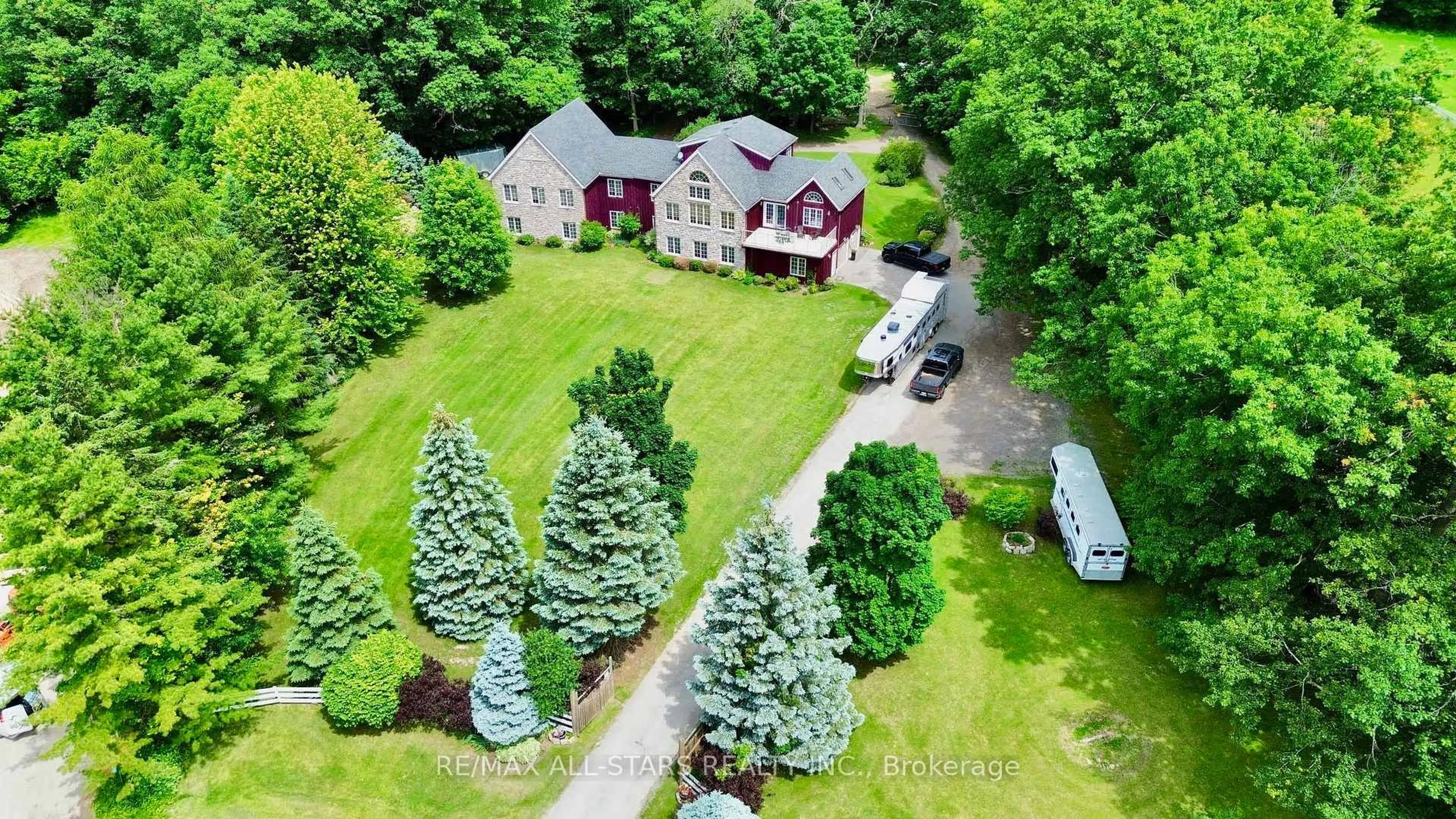 A pic from outside/outdoor area/front of a property/back of a property/a pic from drone, unknown for 100 Snow Ridge Crt, Oshawa Ontario L1H 0S5