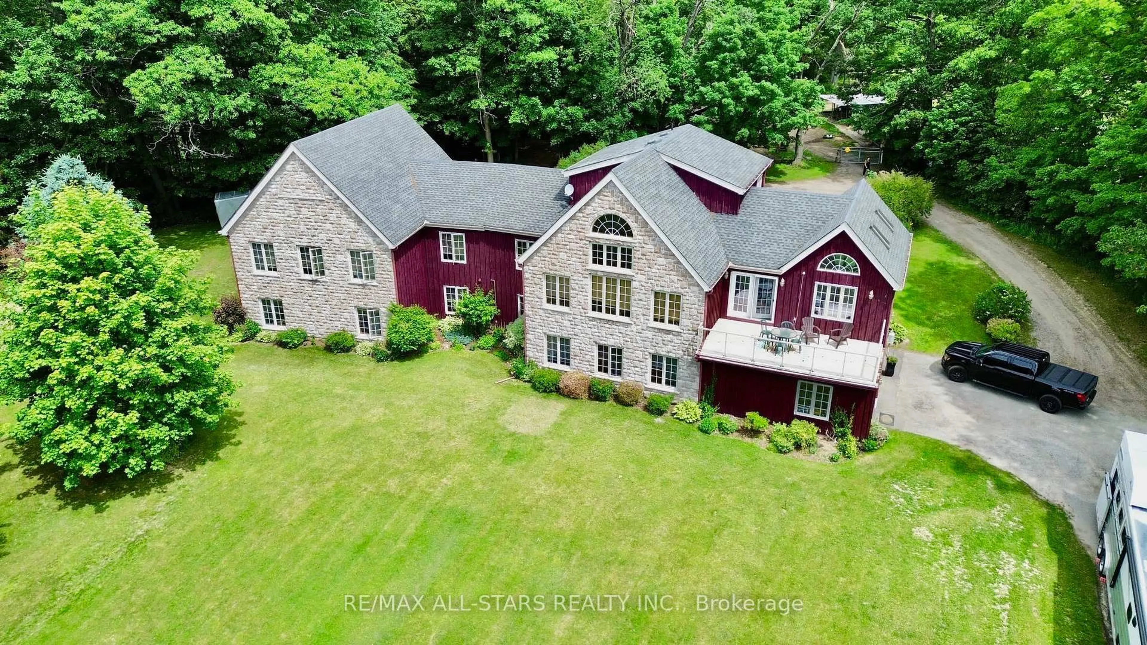 A pic from outside/outdoor area/front of a property/back of a property/a pic from drone, unknown for 100 Snow Ridge Crt, Oshawa Ontario L1H 0S5
