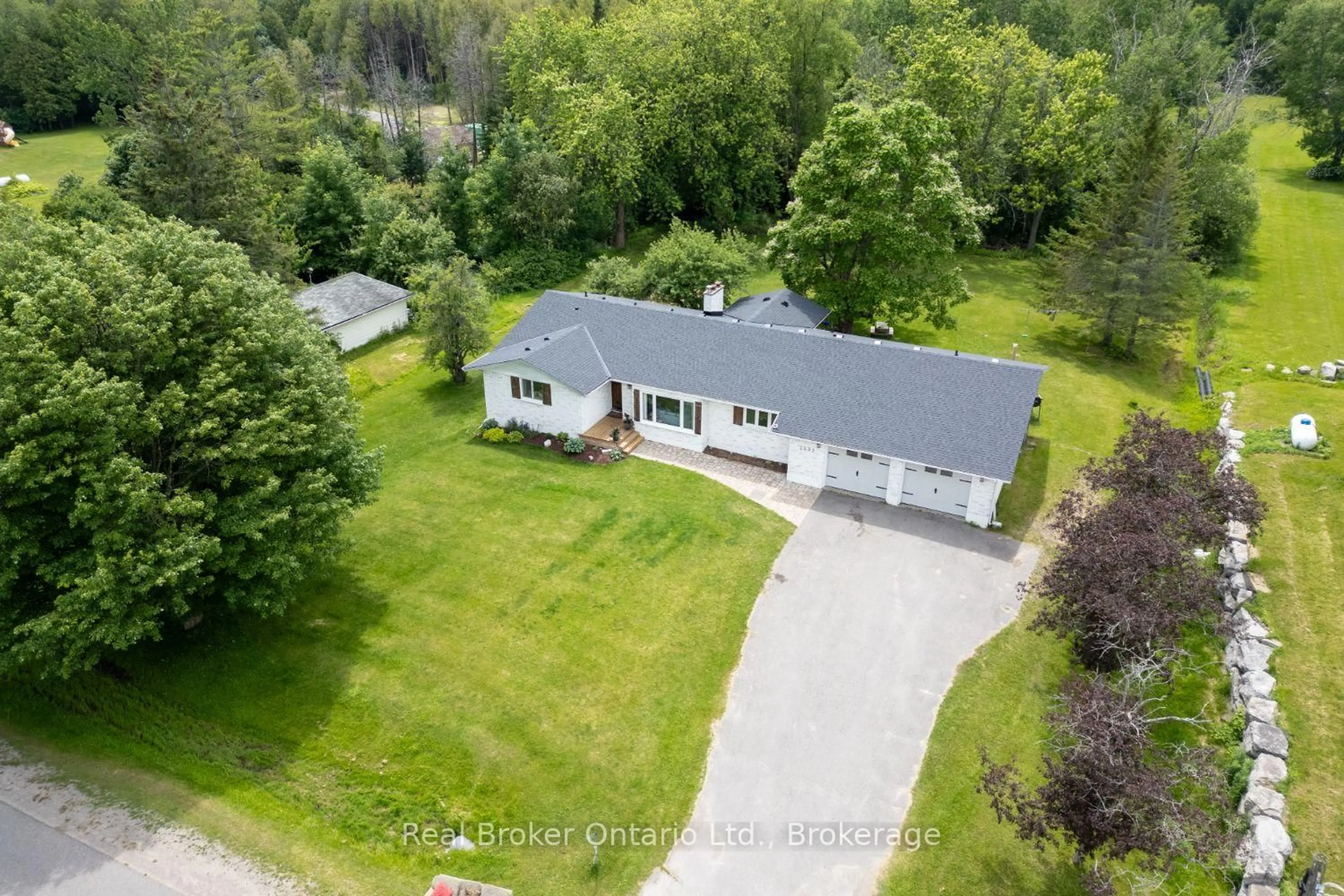 A pic from outside/outdoor area/front of a property/back of a property/a pic from drone, street for 2532 Holt Rd, Clarington Ontario L1C 6G6