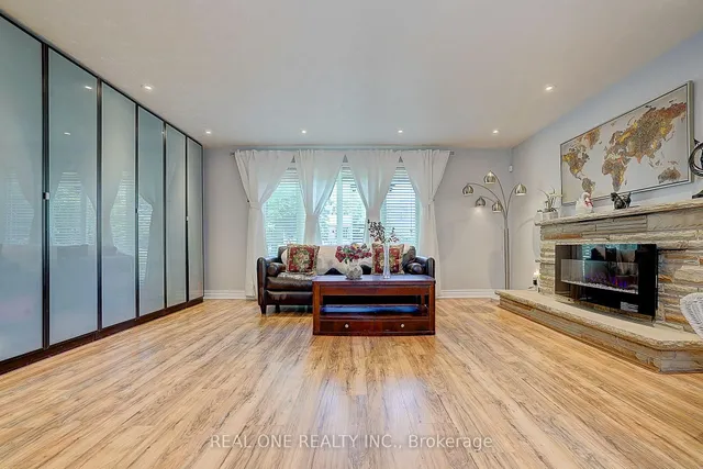 37 Lauralynn Cres, Toronto 5