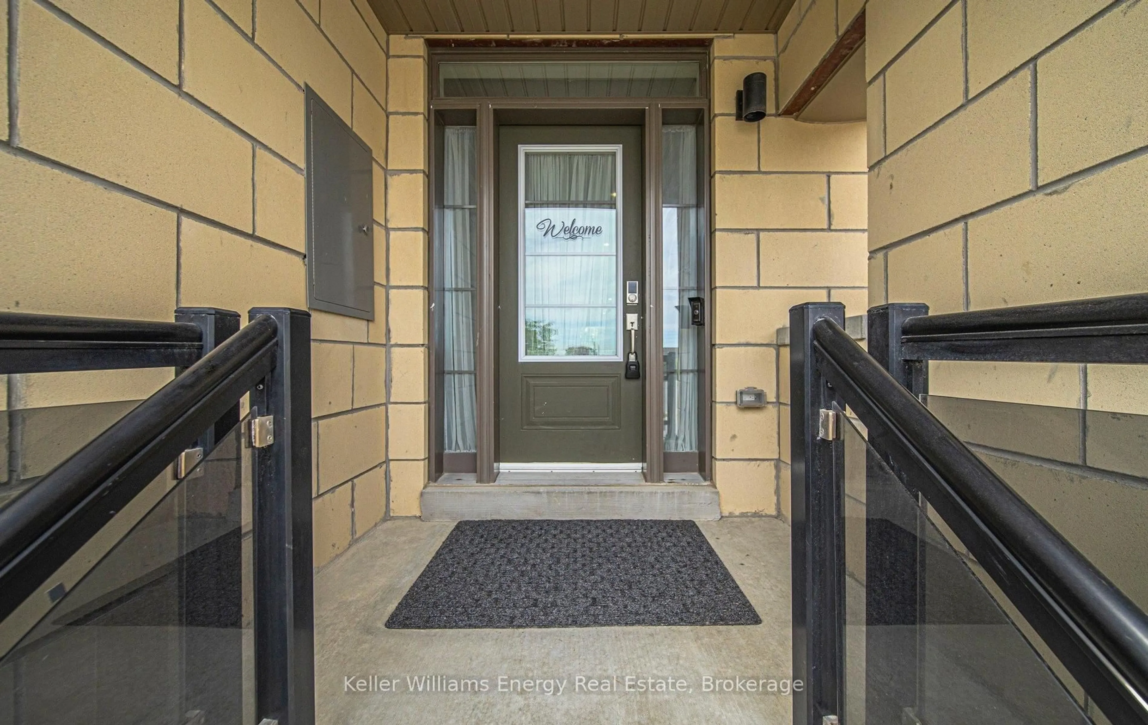 Indoor foyer for 88 Donald Fleming Way, Whitby Ontario L1R 0N8