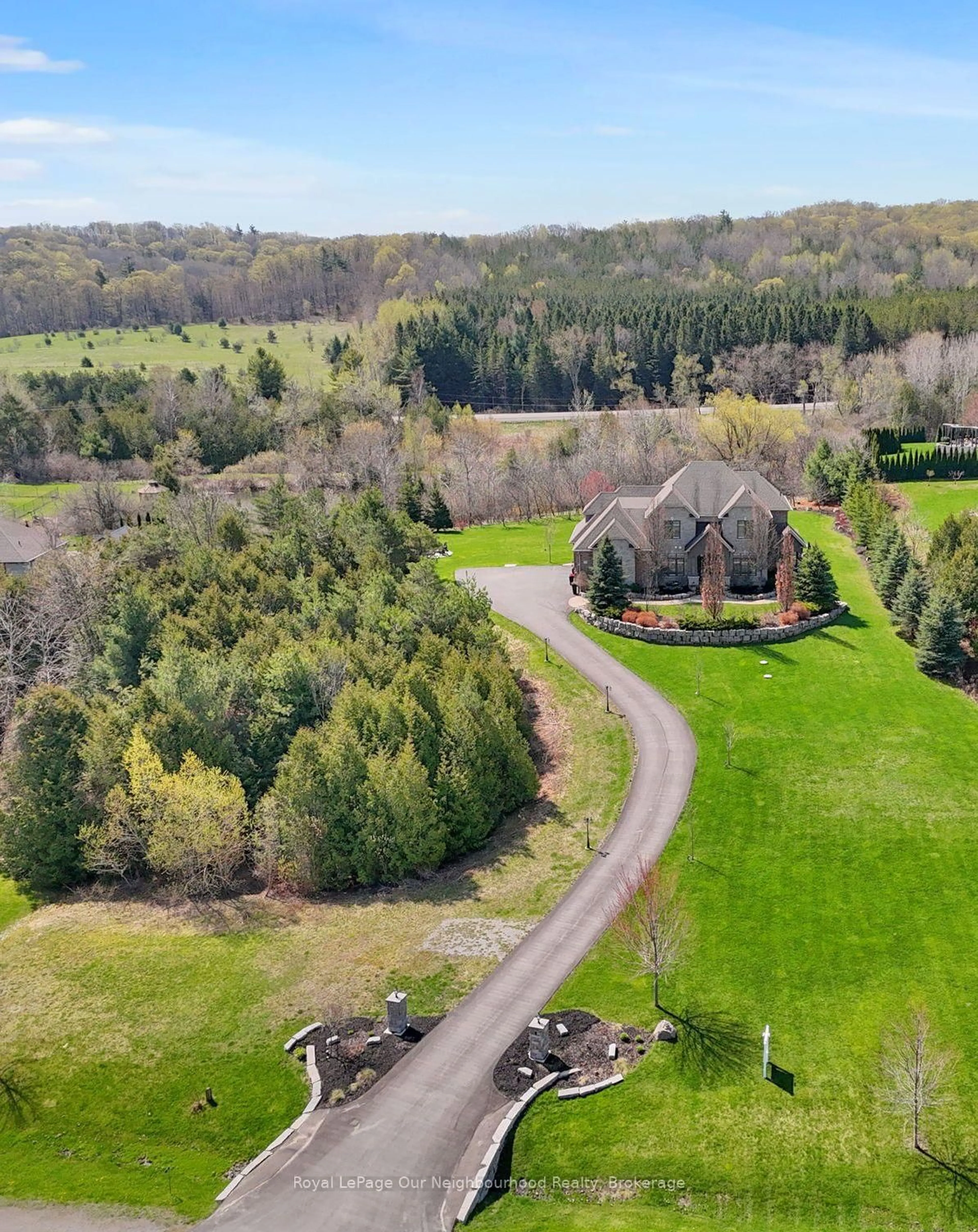 A pic from outside/outdoor area/front of a property/back of a property/a pic from drone, unknown for 9 POWERS Crt, Clarington Ontario L0B 1M0