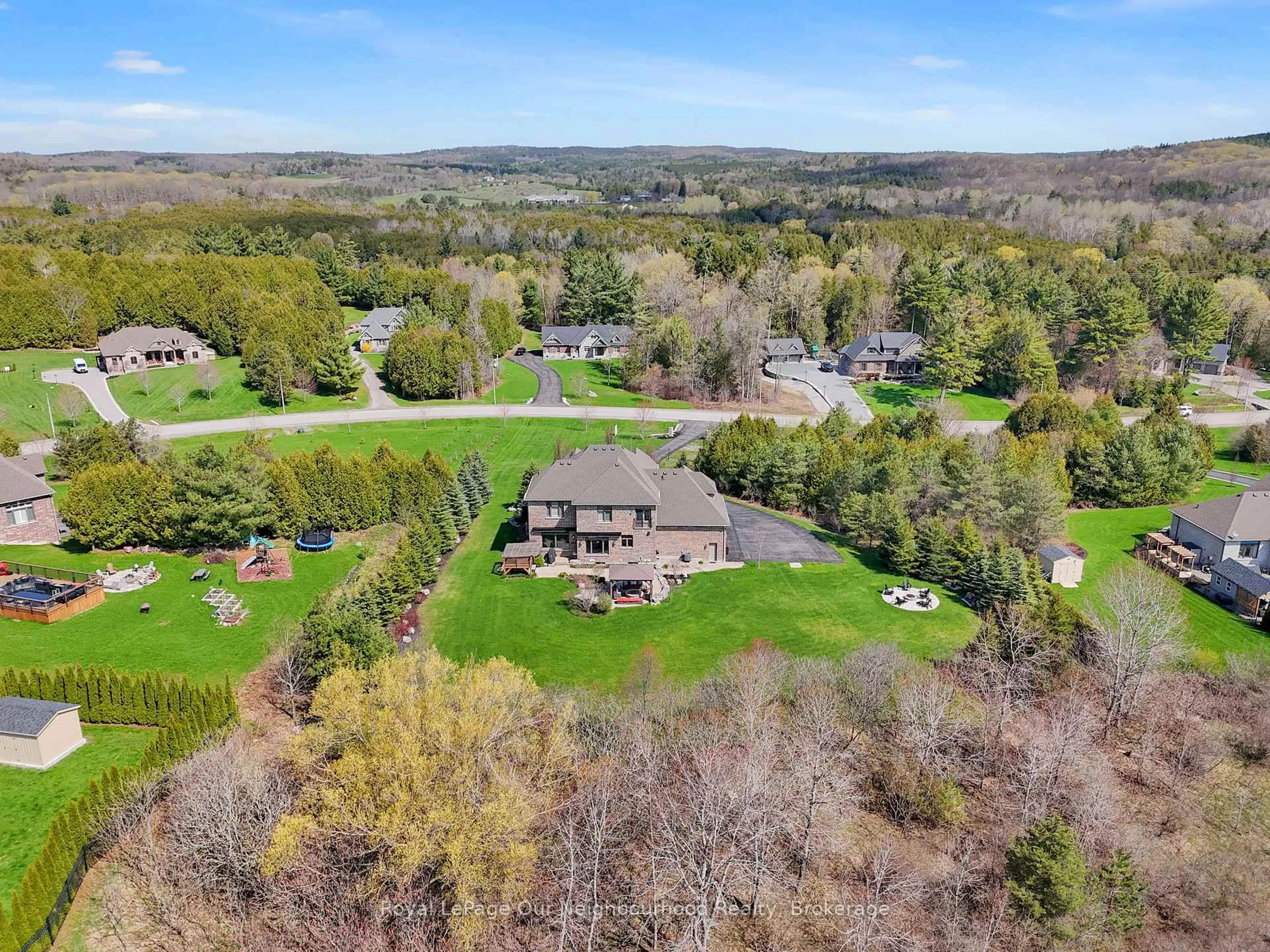 A pic from outside/outdoor area/front of a property/back of a property/a pic from drone, water/lake/river/ocean view for 9 POWERS Crt, Clarington Ontario L0B 1M0