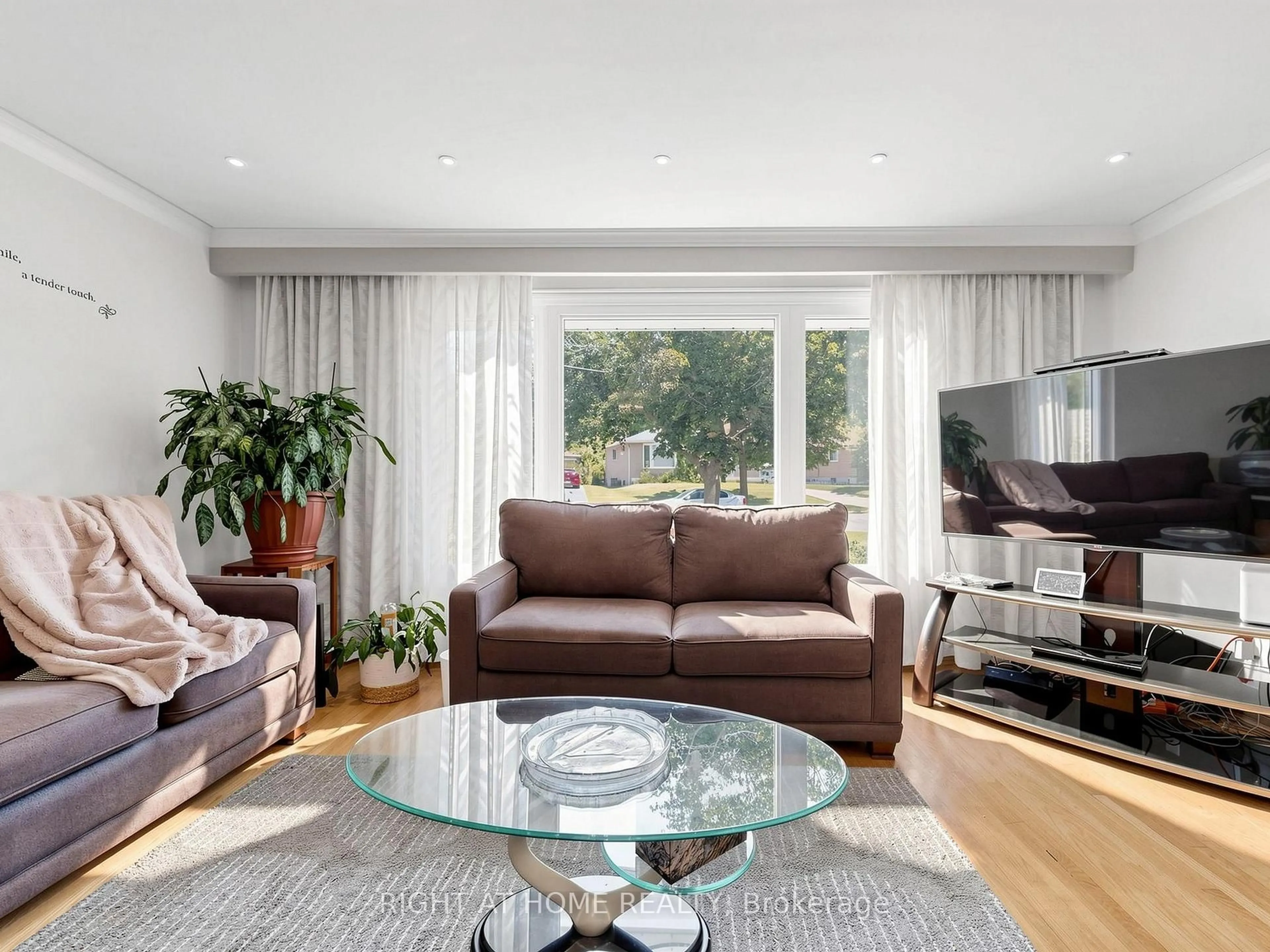 Living room with furniture, wood/laminate floor for 32 Stevenwood Rd, Toronto Ontario M1G 1B6
