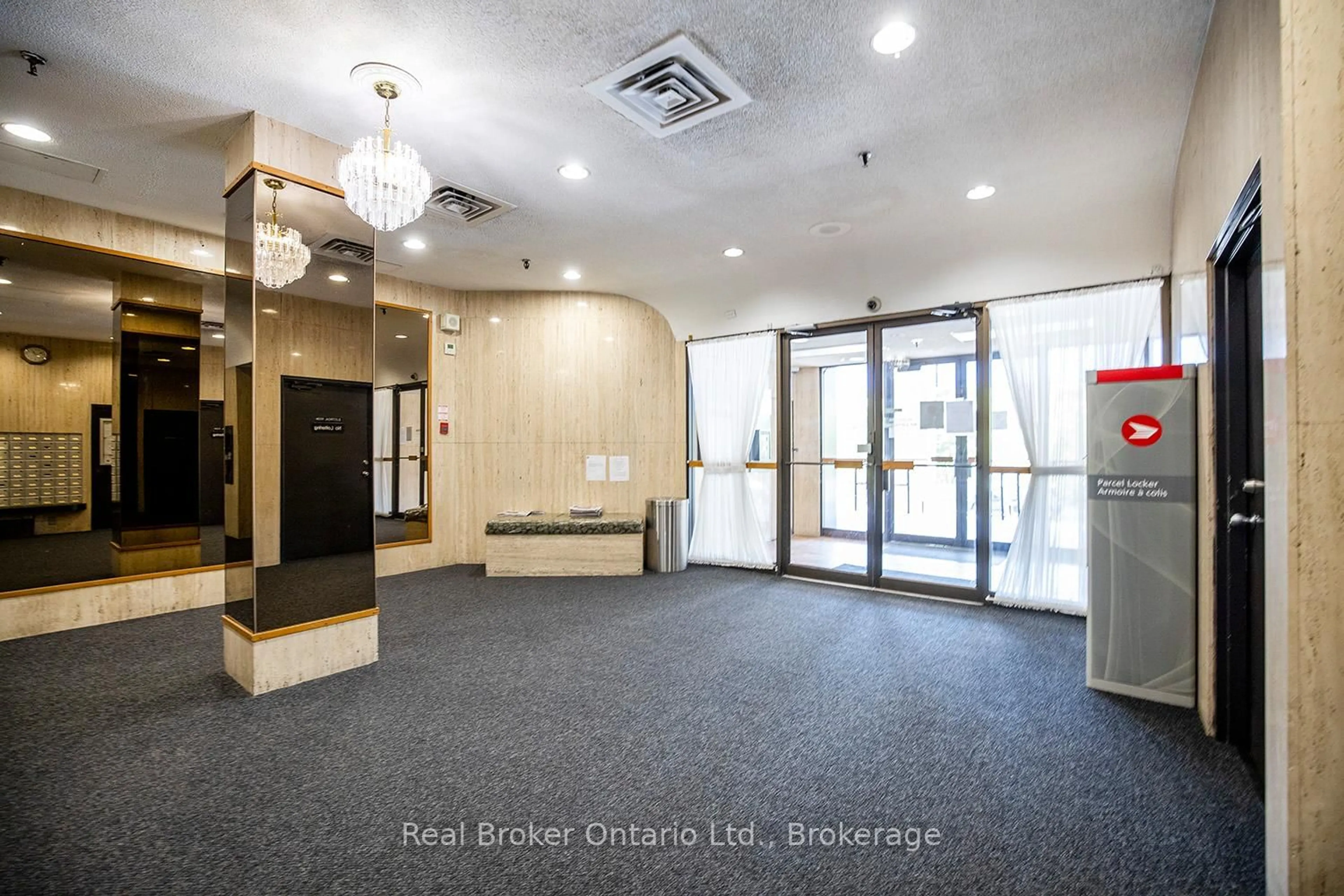 Indoor foyer for 50 Richmond St #623, Oshawa Ontario L1G 7C7