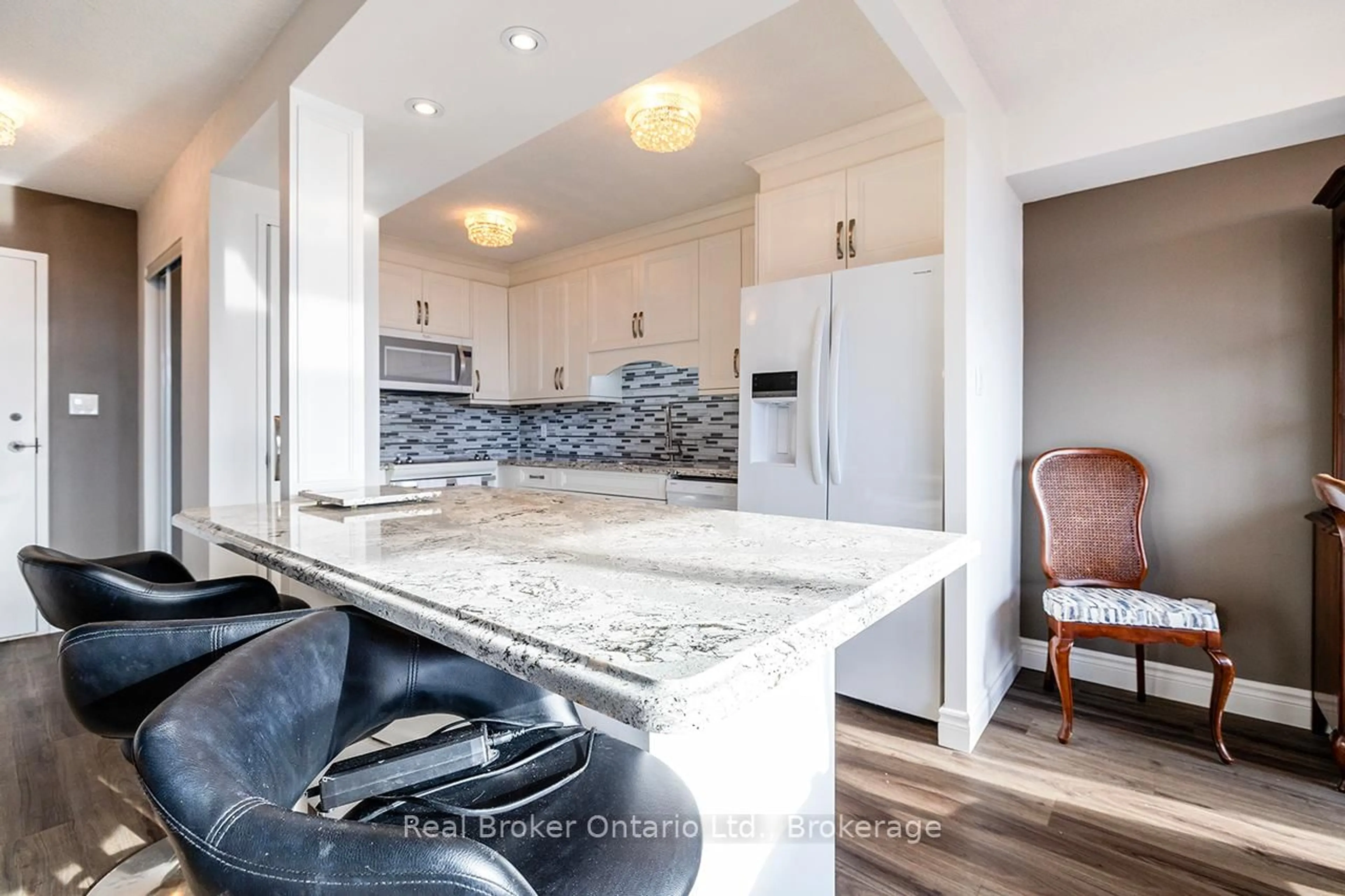 Open concept kitchen, ceramic/tile floor for 50 Richmond St #623, Oshawa Ontario L1G 7C7
