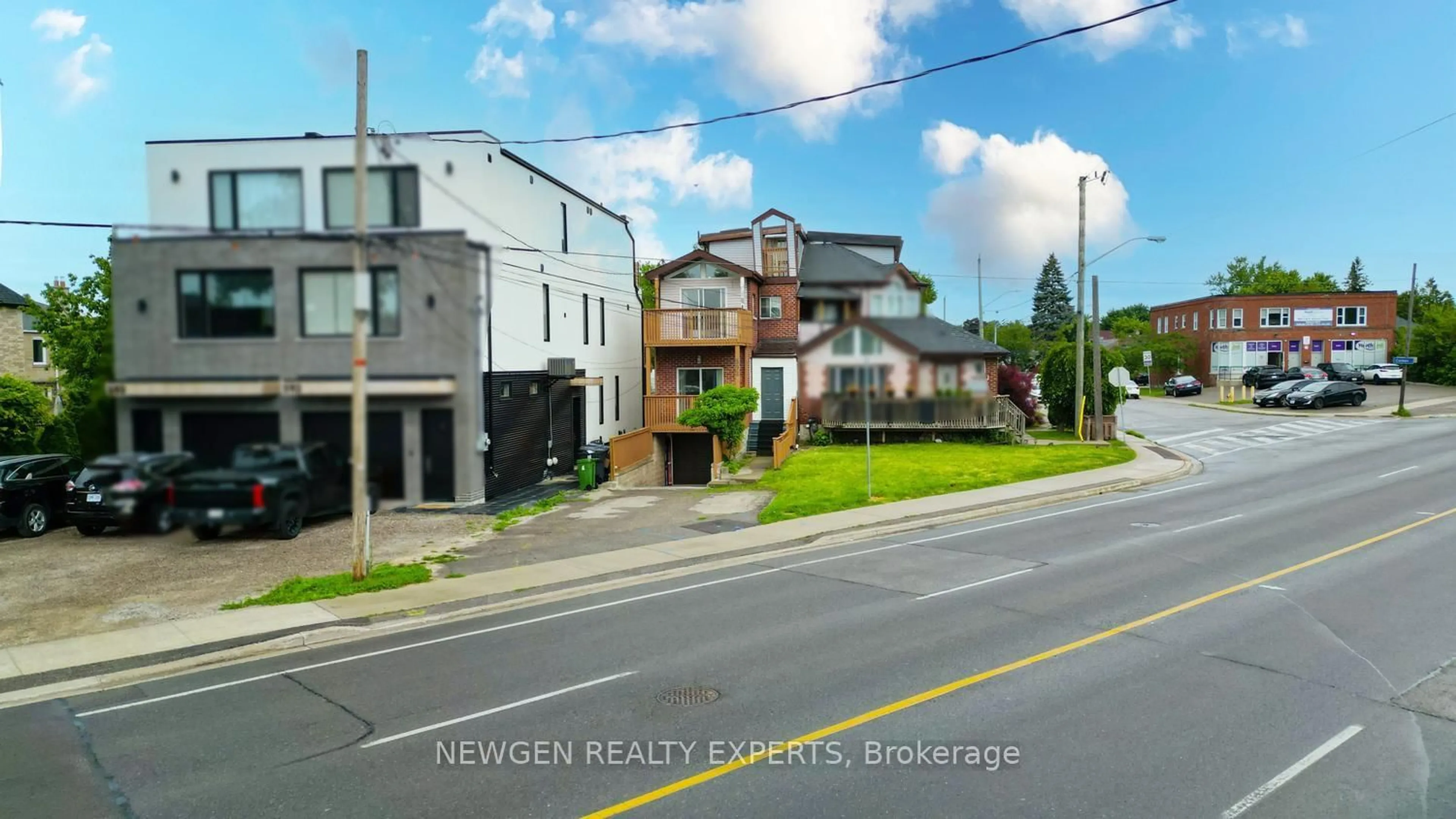 A pic from outside/outdoor area/front of a property/back of a property/a pic from drone, street for 592A Danforth Rd, Toronto Ontario M1K 1E6