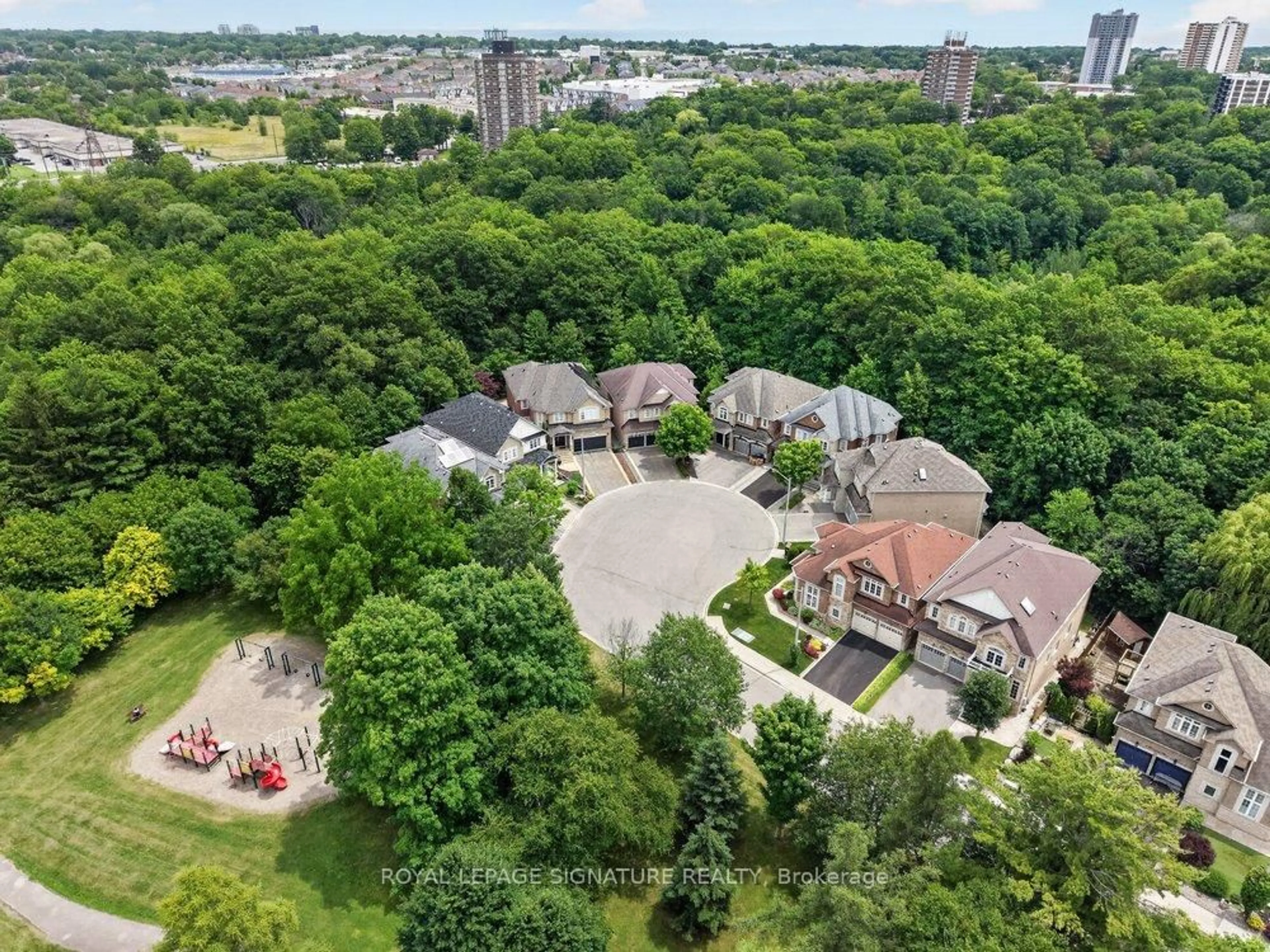 A pic from outside/outdoor area/front of a property/back of a property/a pic from drone, unknown for 5 Broderick Pl, Toronto Ontario M1L 0E3