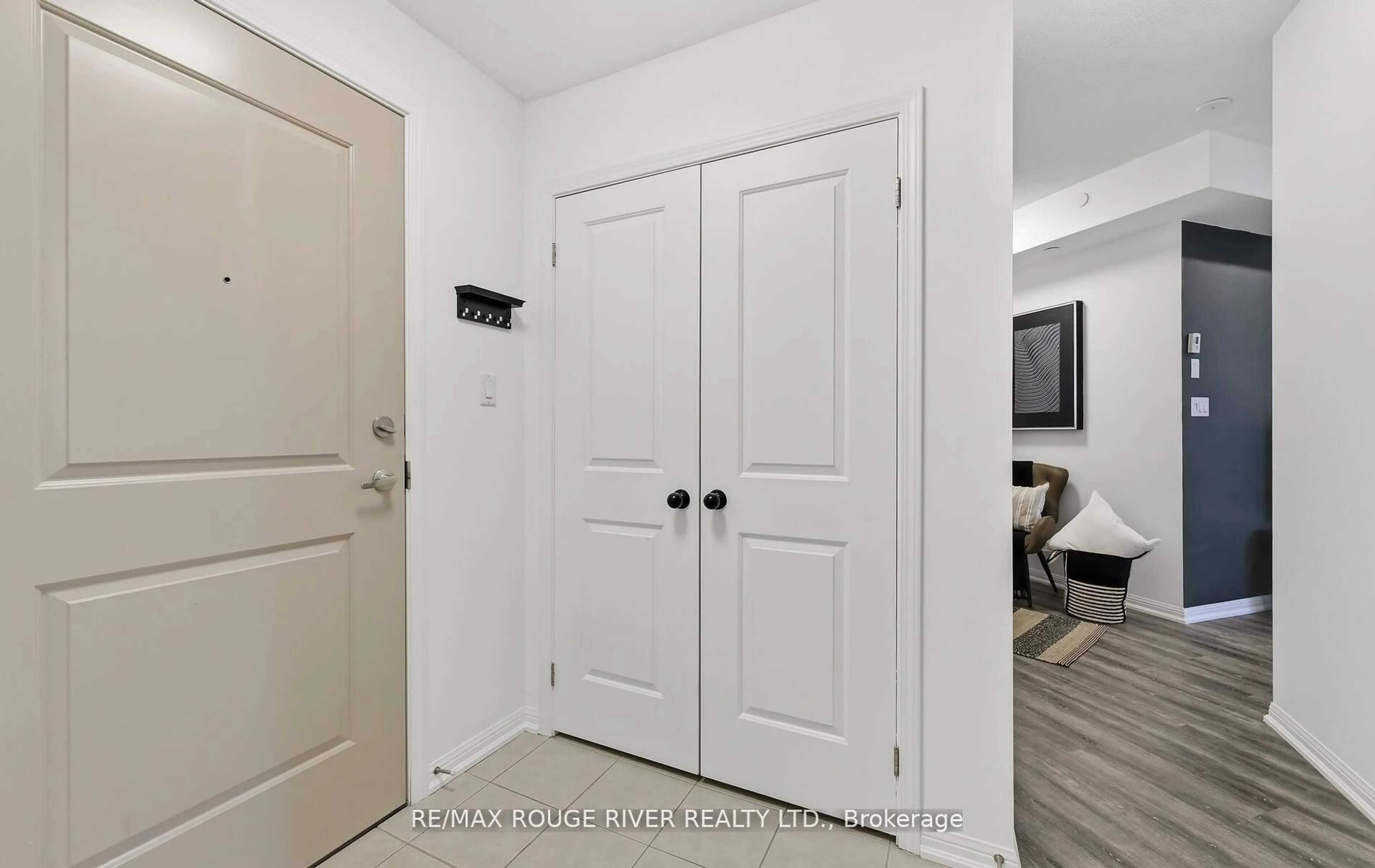 Indoor entryway for 84 Aspen Springs Dr #106, Clarington Ontario L1C 0V3