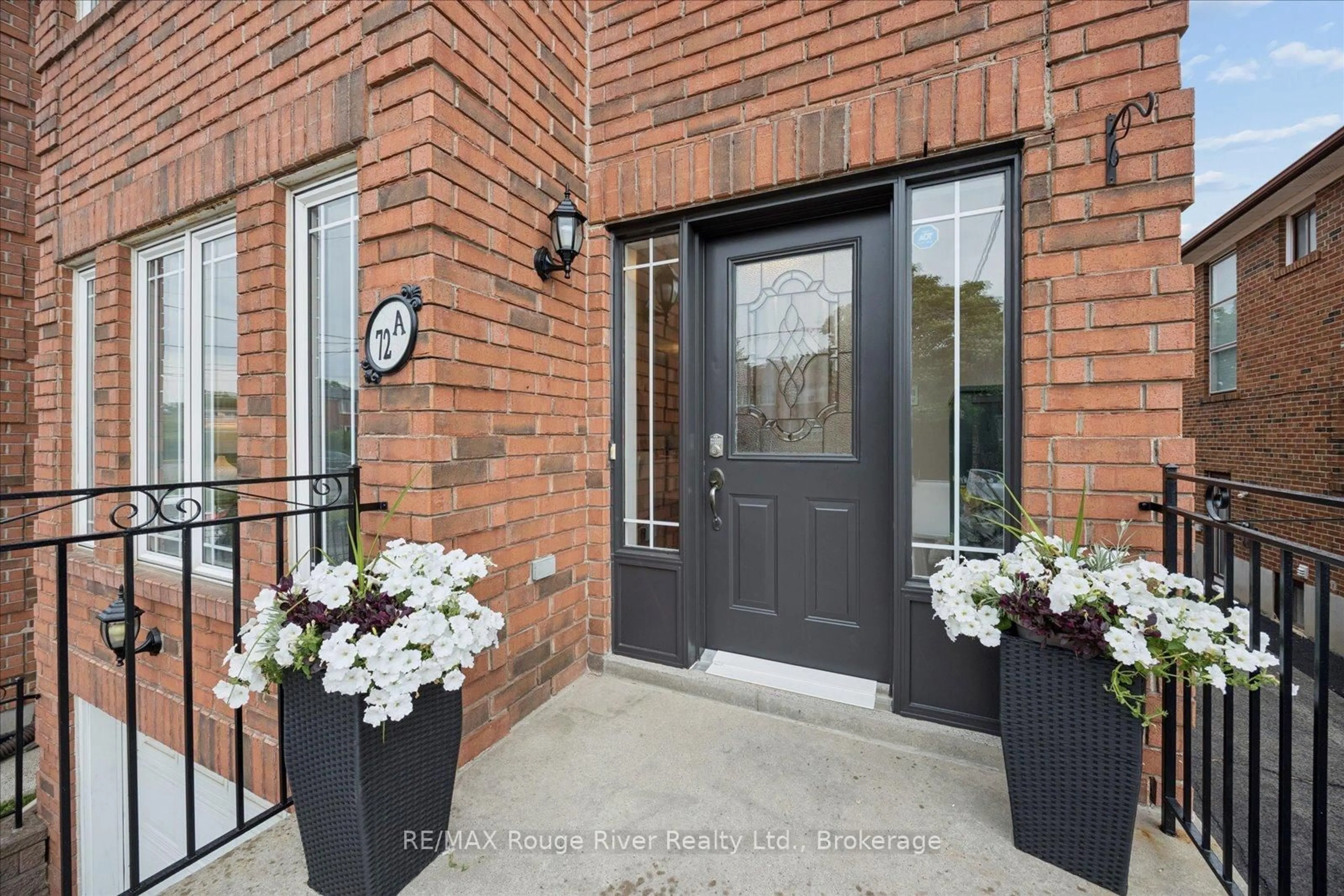 Indoor entryway for 72a Laurel Ave, Toronto Ontario M1K 3J6