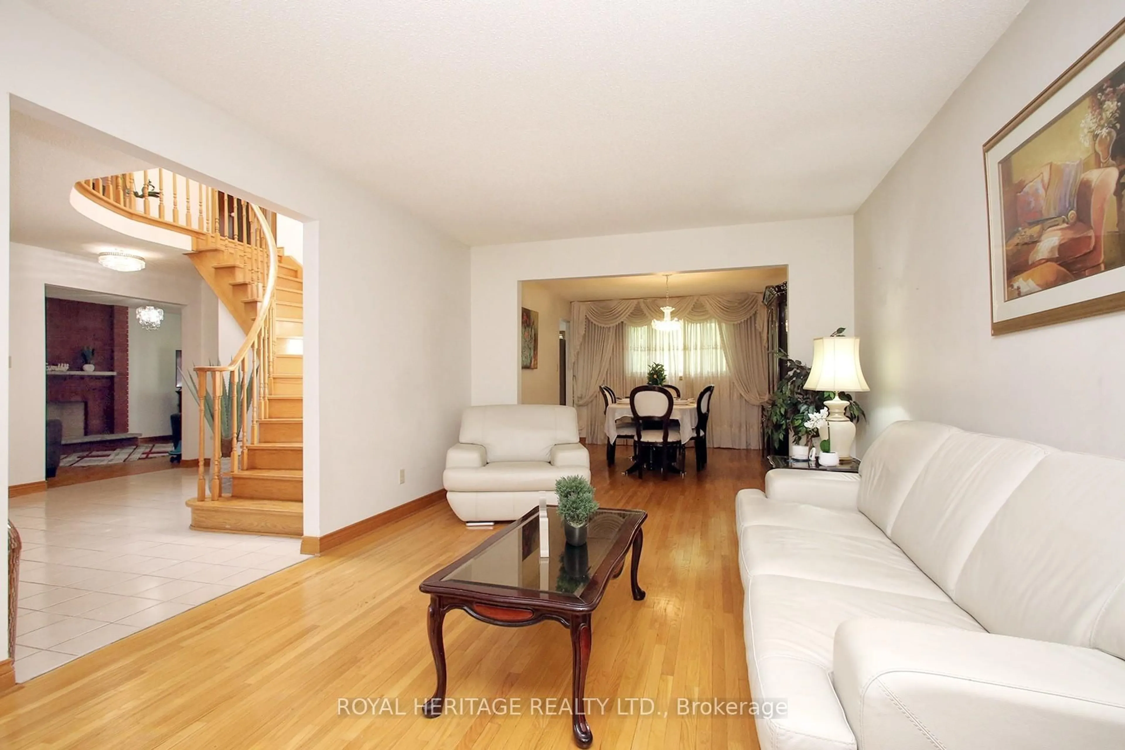 Living room with furniture, unknown for 8 Challenger Crt, Toronto Ontario M1C 4V1