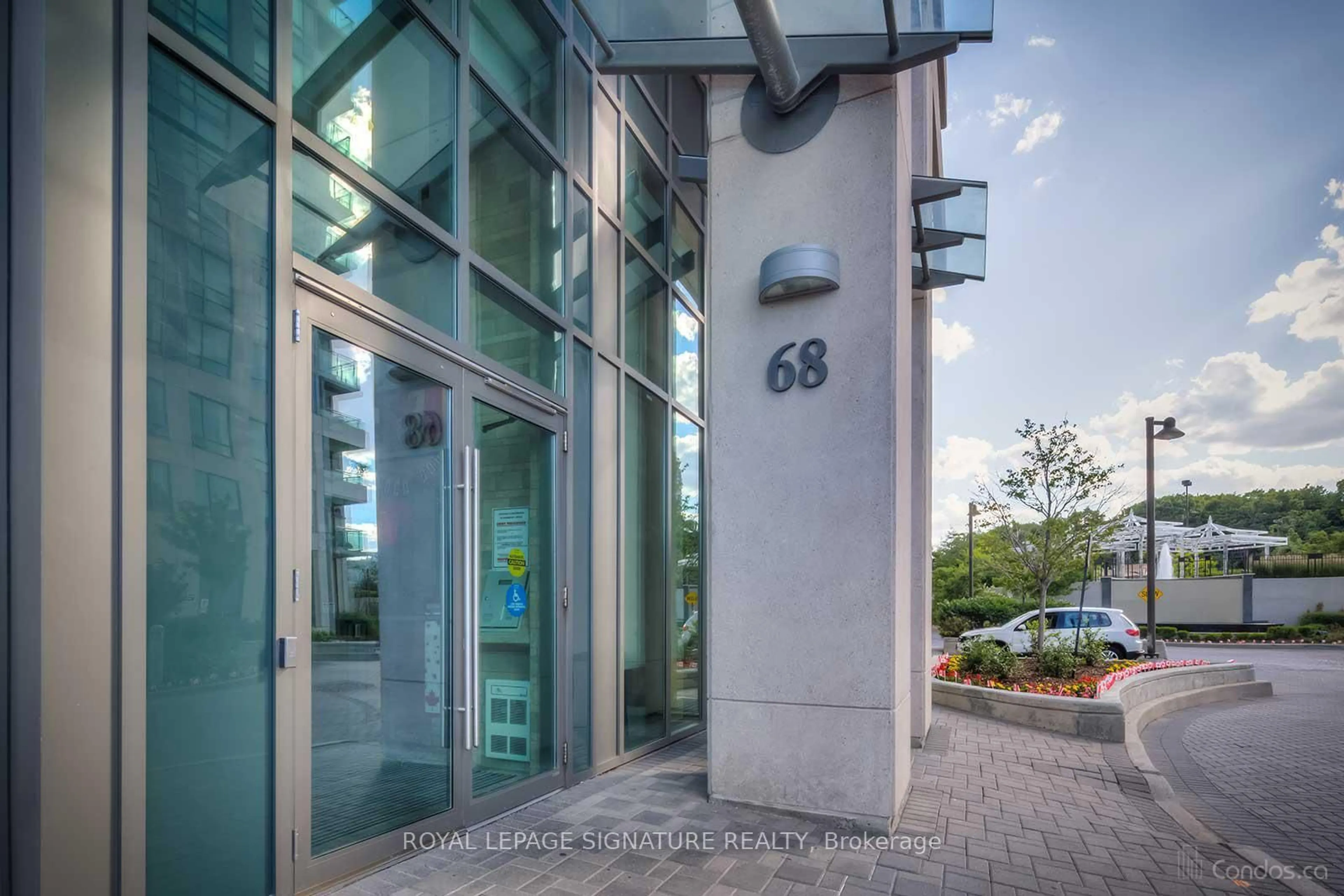 Indoor foyer for 68 Grangeway Ave #1512, Toronto Ontario M1H 0A1