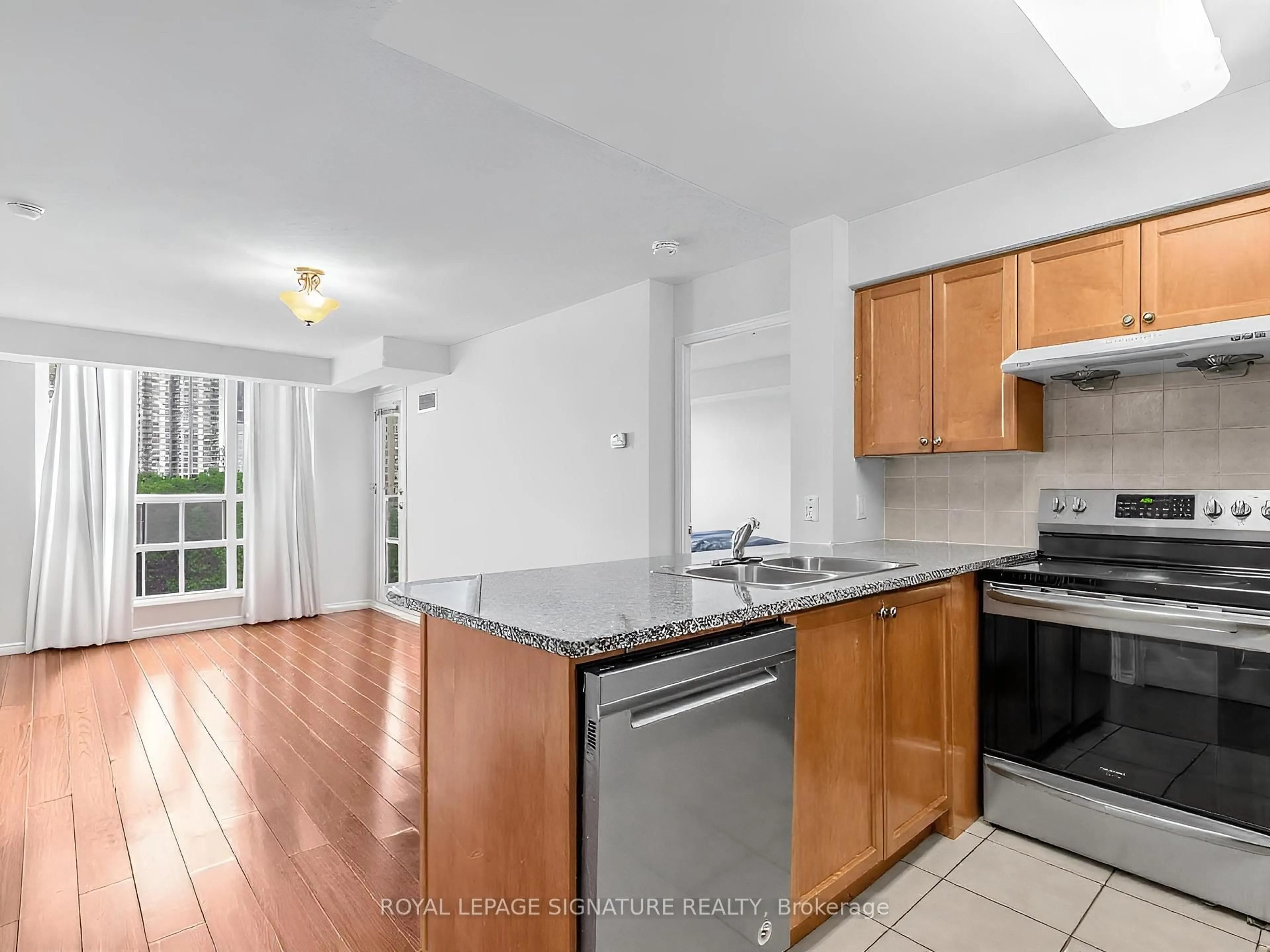 Standard kitchen, unknown for 68 Grangeway Ave #1512, Toronto Ontario M1H 0A1