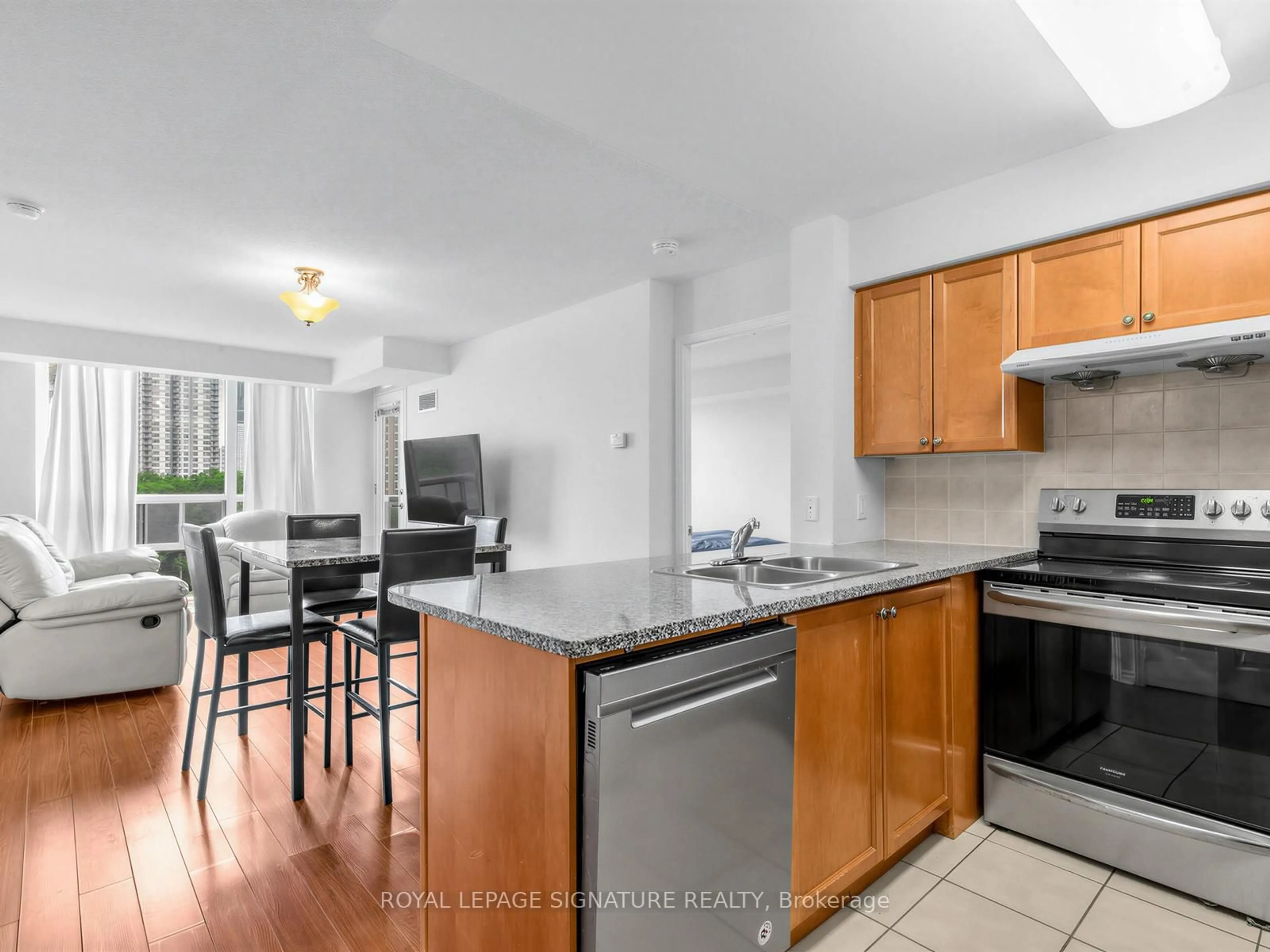 Standard kitchen, unknown for 68 Grangeway Ave #1512, Toronto Ontario M1H 0A1
