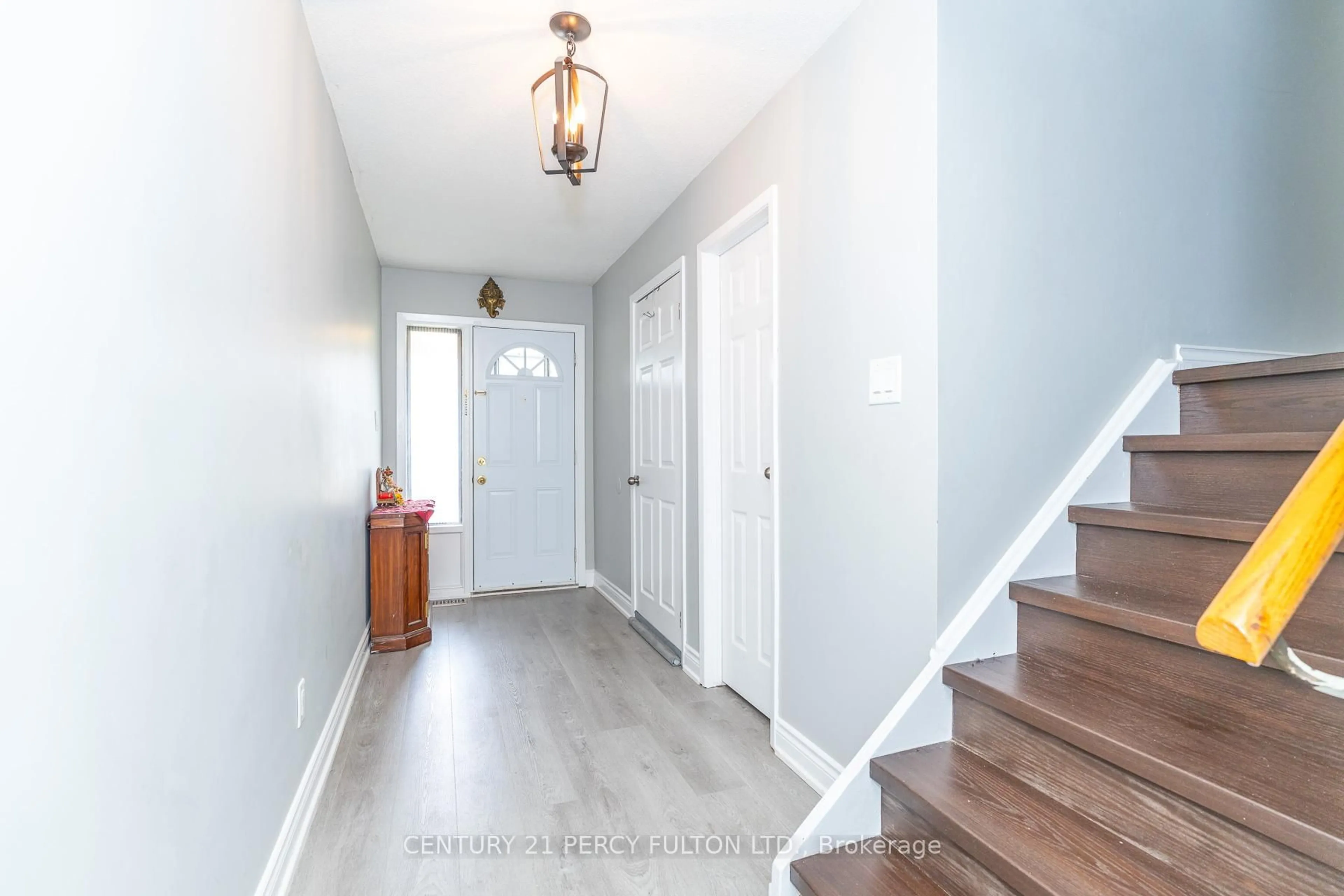 Indoor entryway for 1415 Fieldlight Blvd ##4, Pickering Ontario L1V 2S3