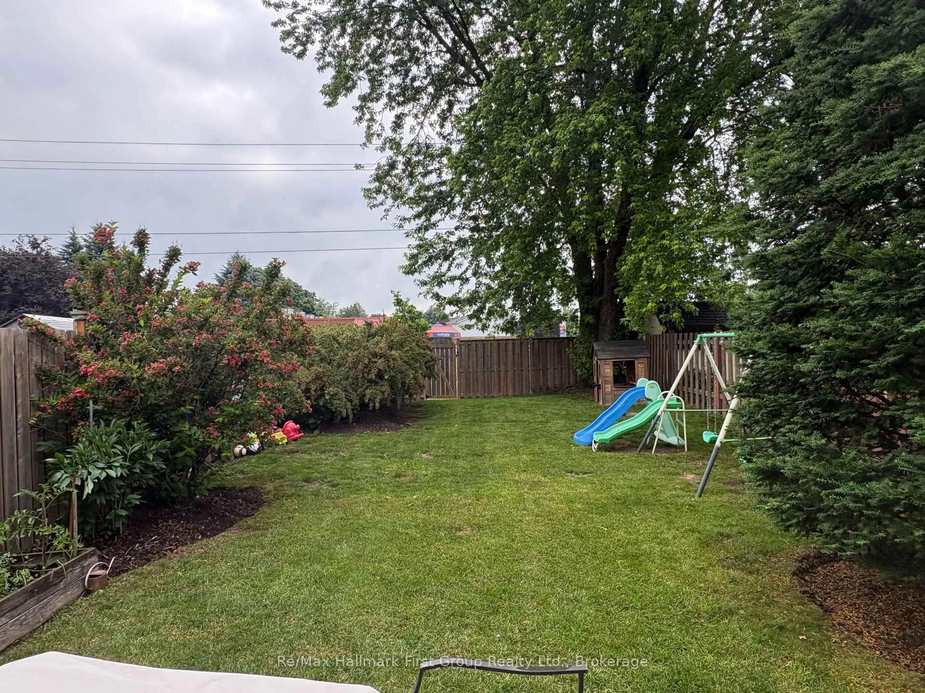 Unknown for 565 Birkdale St, Oshawa Ontario L1H 8C3