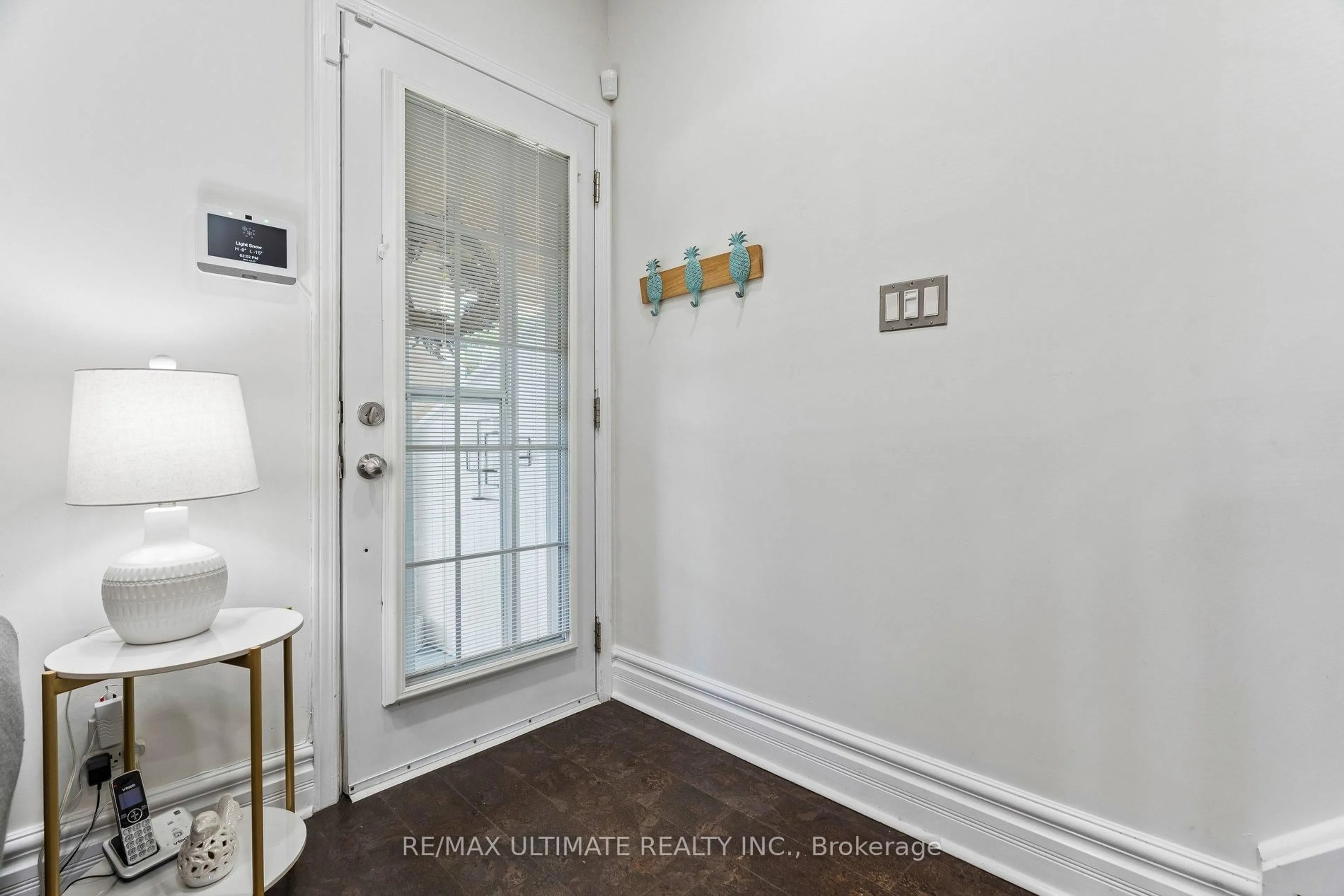 Indoor entryway for 301 Kenilworth Ave, Toronto Ontario M4L 3S9