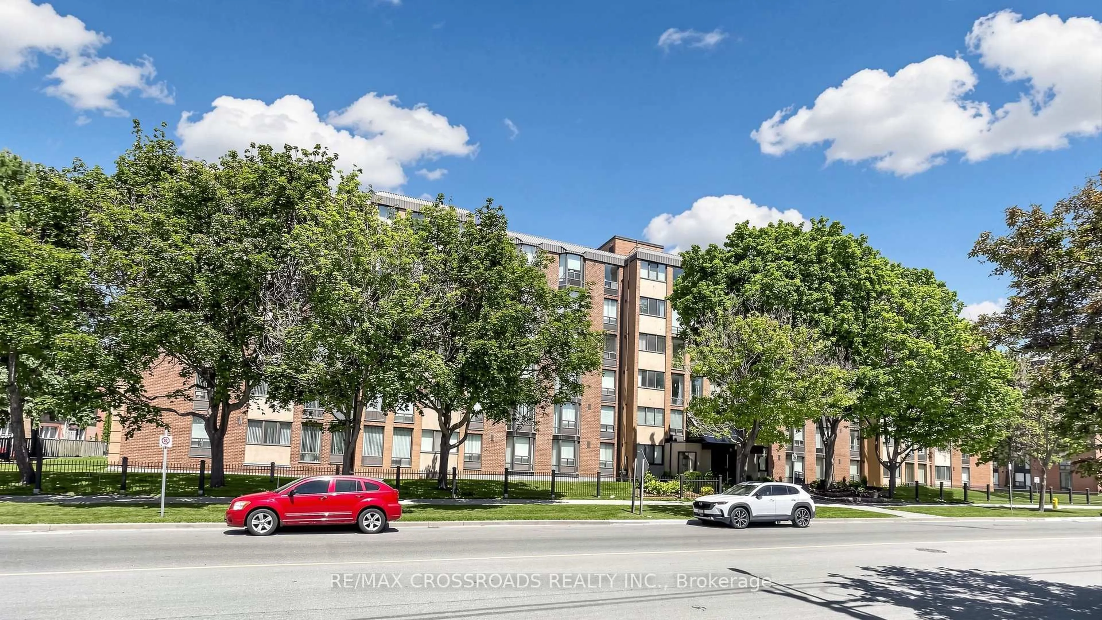 Patio, street for 1530 Pickering Pkwy #206, Pickering Ontario L1V 3V8