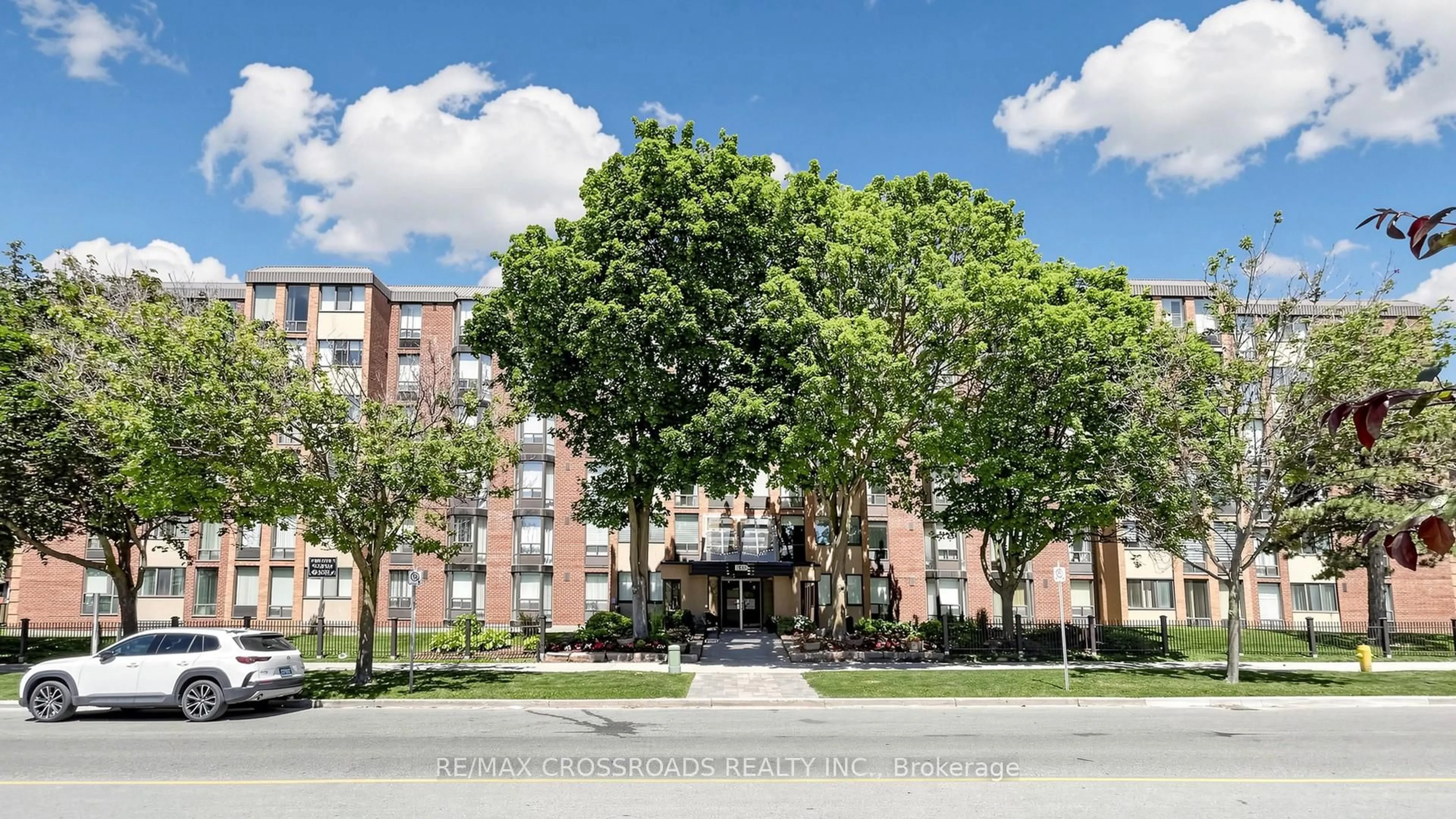 Patio, street for 1530 Pickering Pkwy #206, Pickering Ontario L1V 3V8