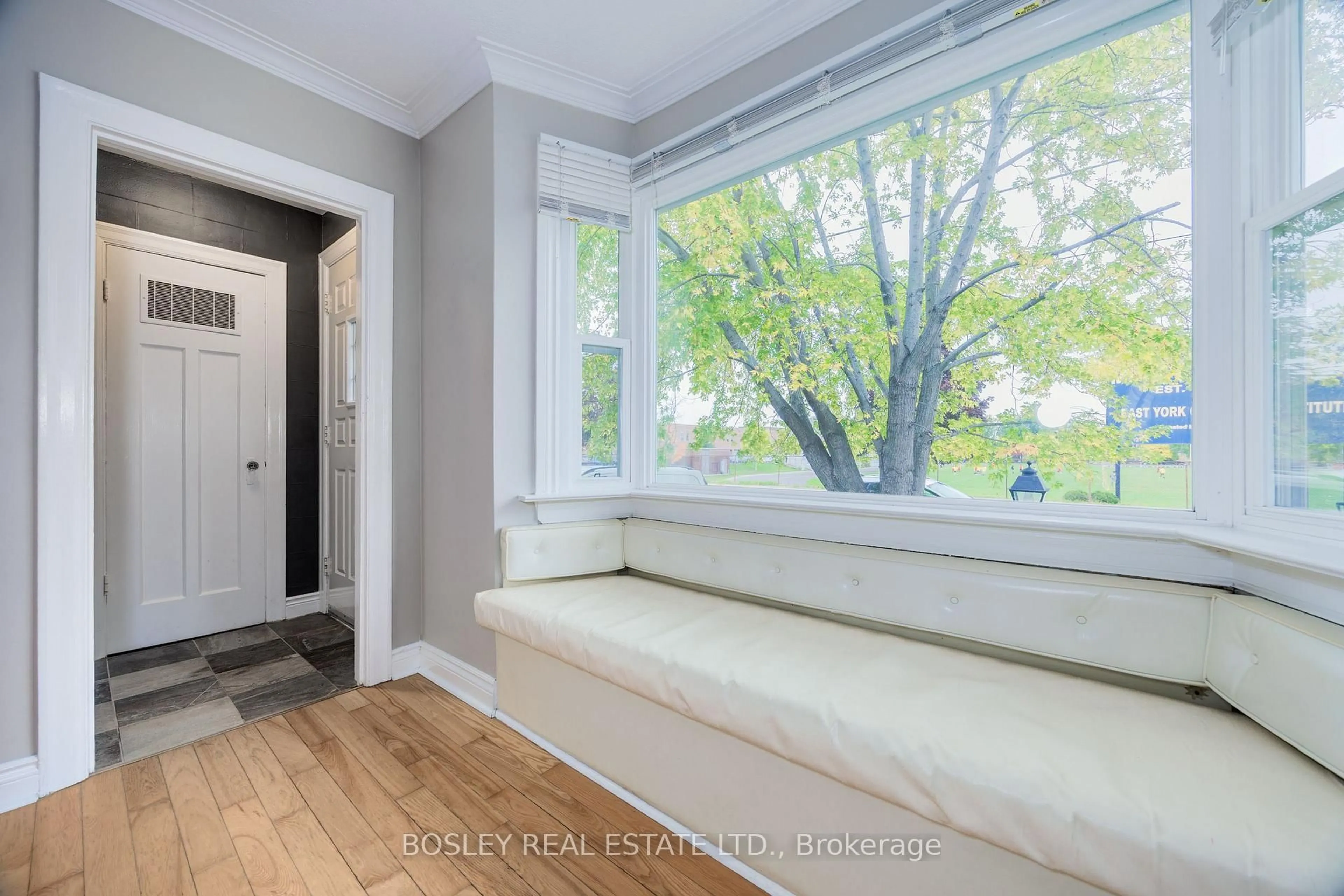 Indoor entryway for 651 Cosburn Ave, Toronto Ontario M4C 2V1